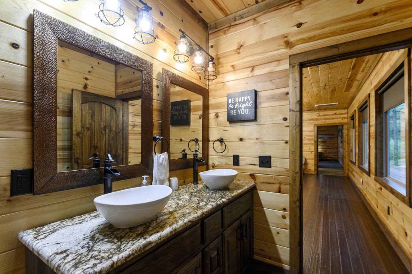 NEW! POOL! 5BR Pond-Hot Tub-Games - Sleeps 19