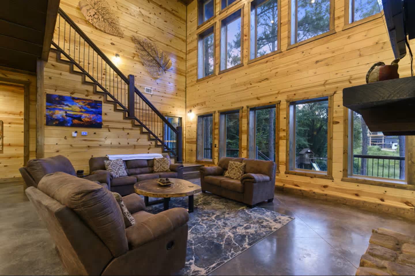 NEW! POOL! 5BR Pond-Hot Tub-Games - Sleeps 19