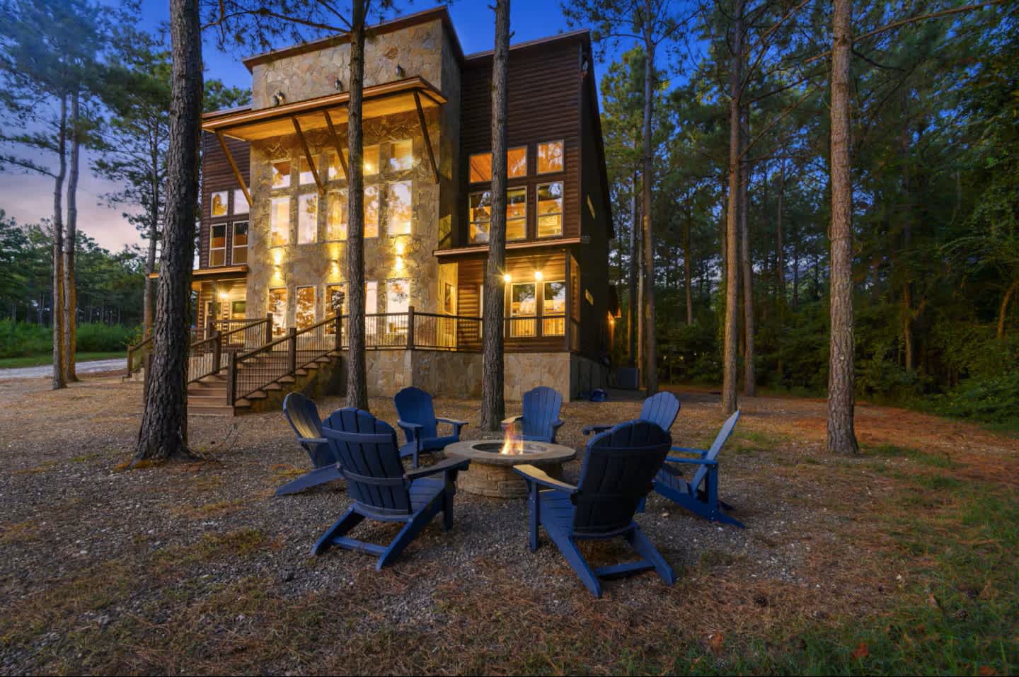 NEW! POOL! 5BR Pond-Hot Tub-Games - Sleeps 19