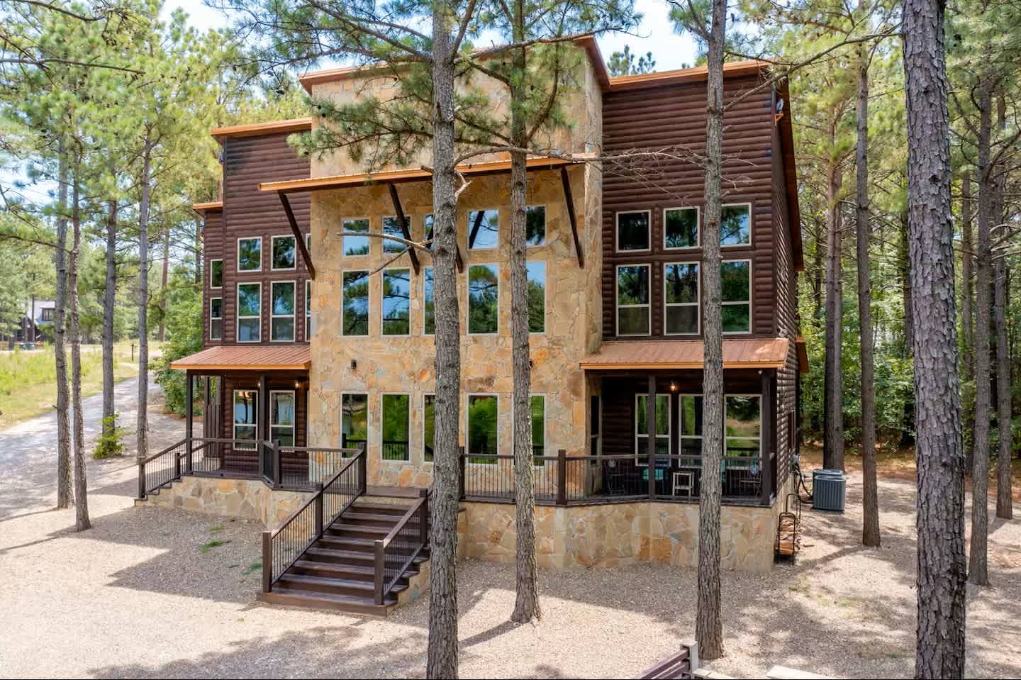 NEW! POOL! 5BR Pond-Hot Tub-Games - Sleeps 19