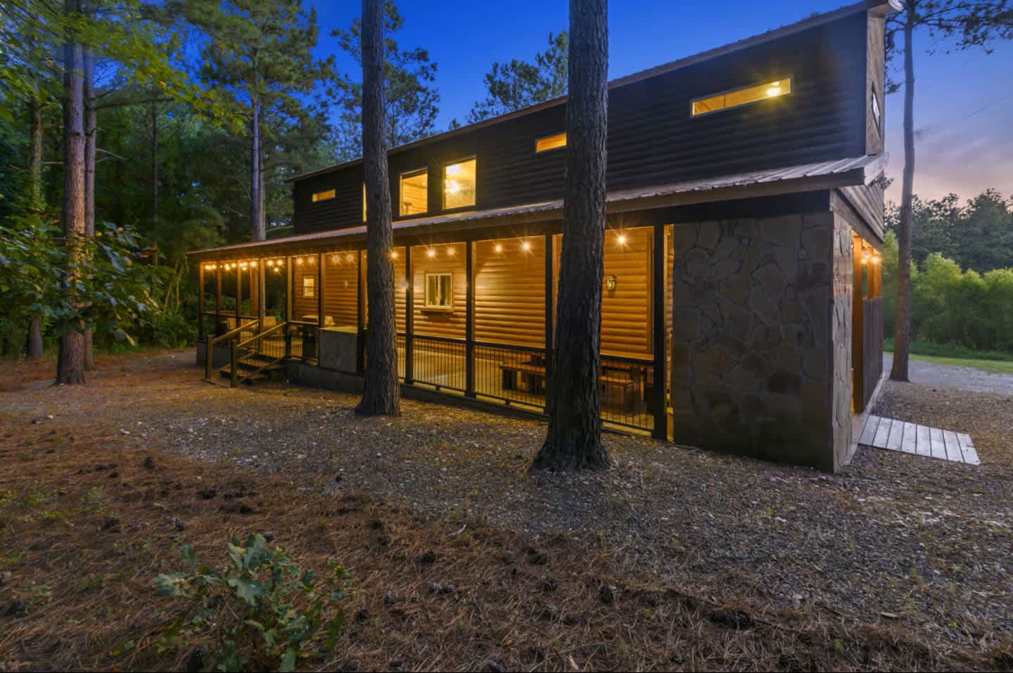 NEW! POOL! 5BR Pond-Hot Tub-Games - Sleeps 19