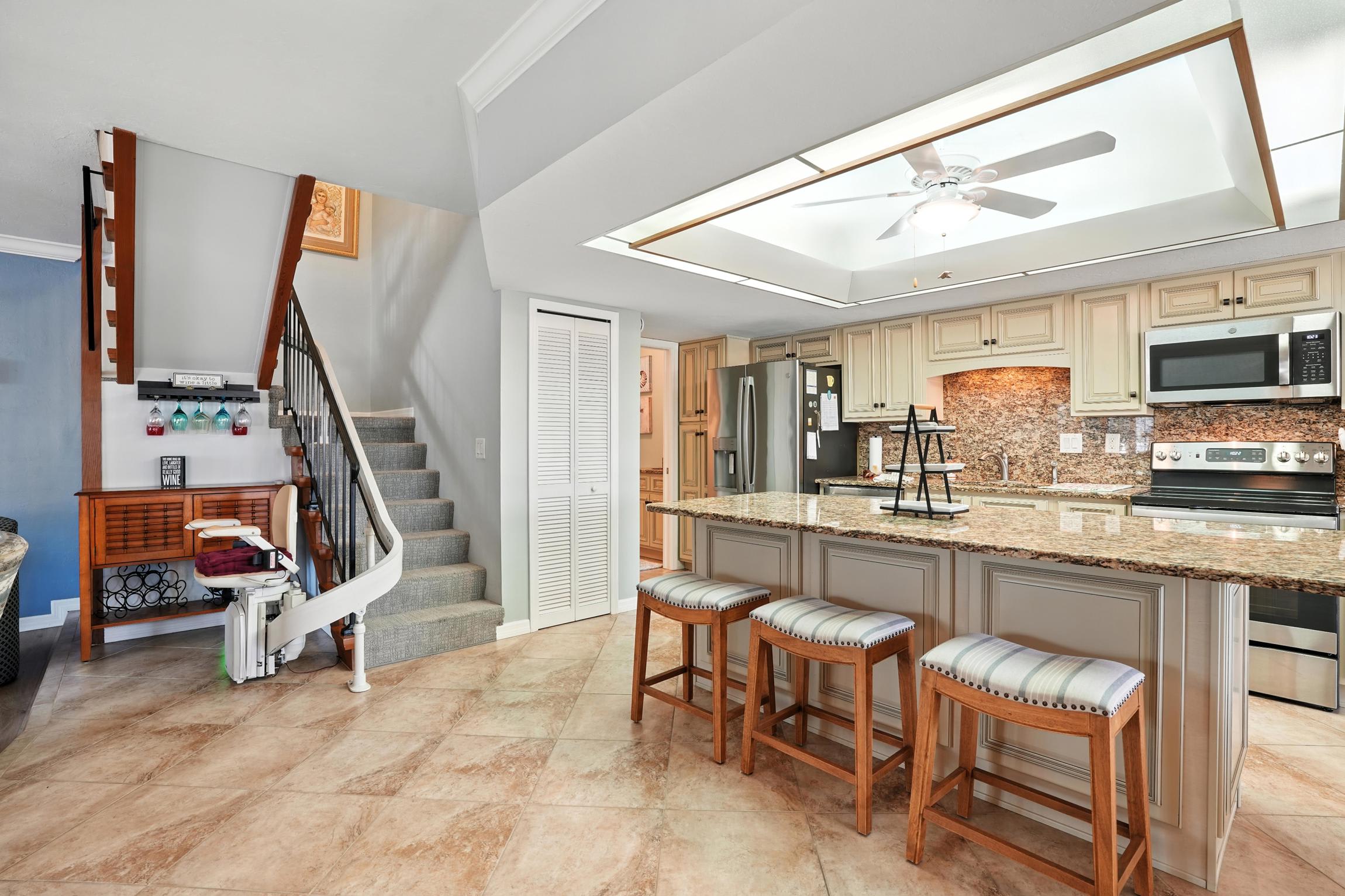 Spacious Villa Near Beach in Gated Community | Photo 7