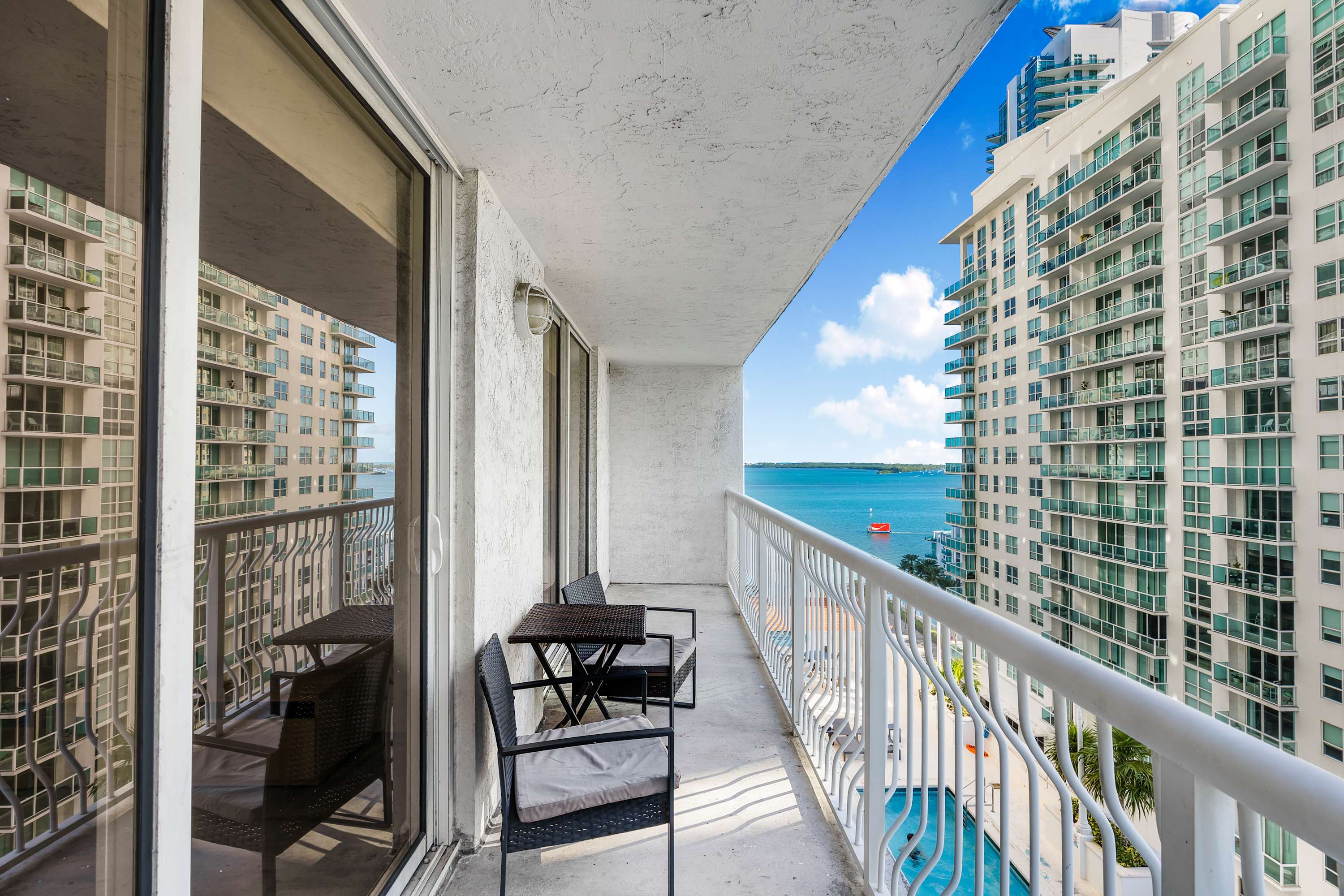 Modern 1BR | Free Parking | Pool | Gym