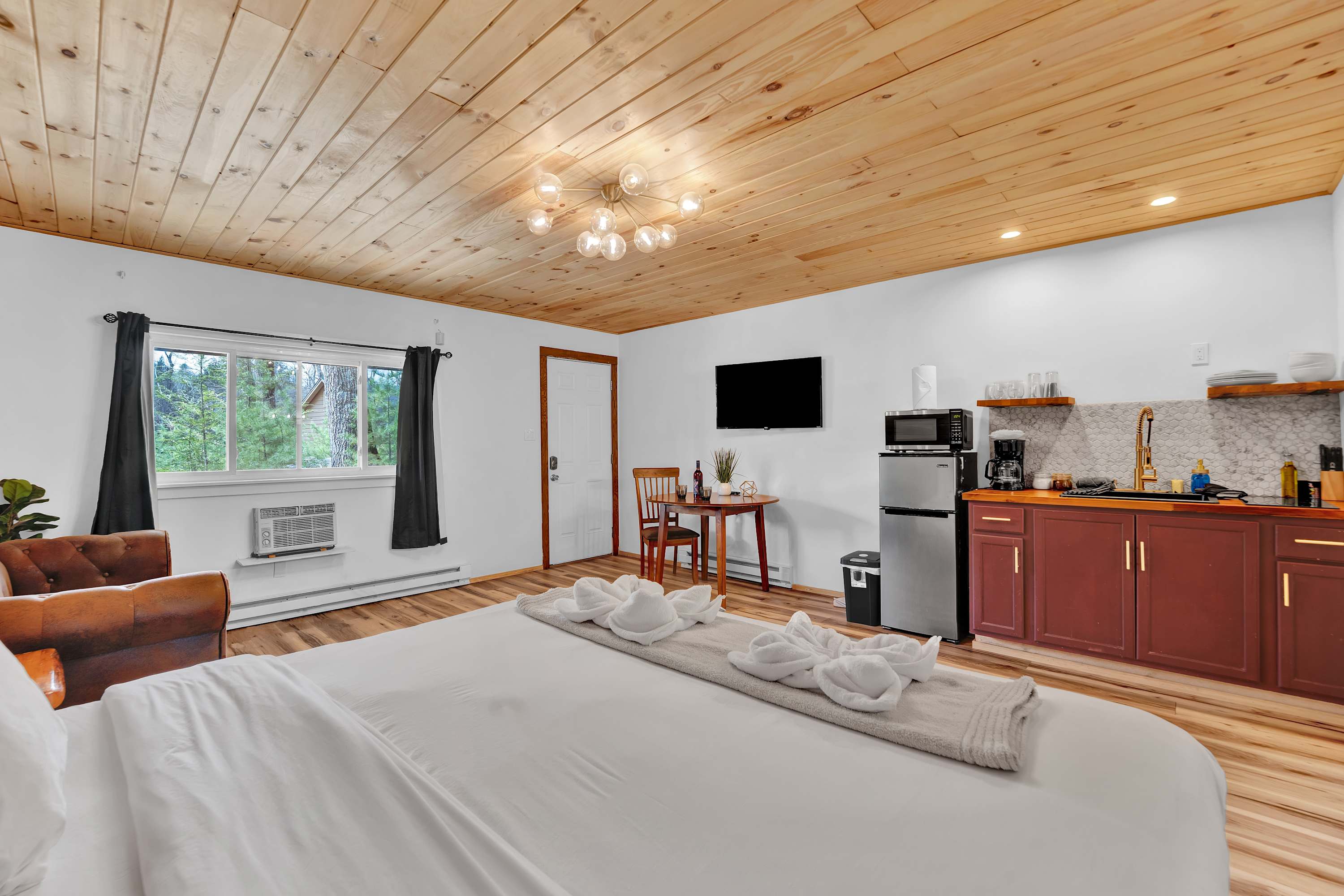 Cozy Poconos Retreat | Firepits | Pet Friendly