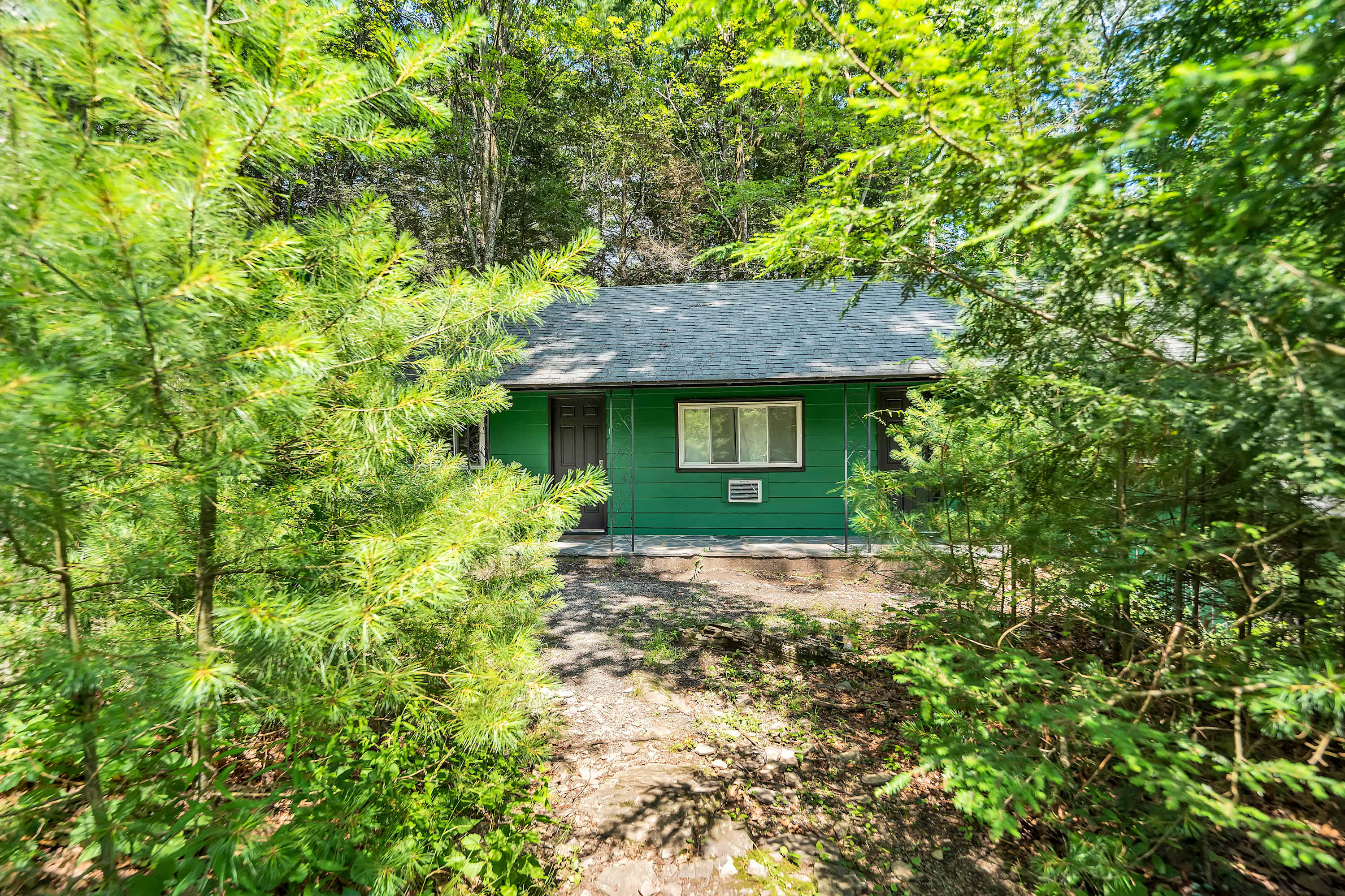 Cozy Poconos Retreat | Firepits | Pet Friendly