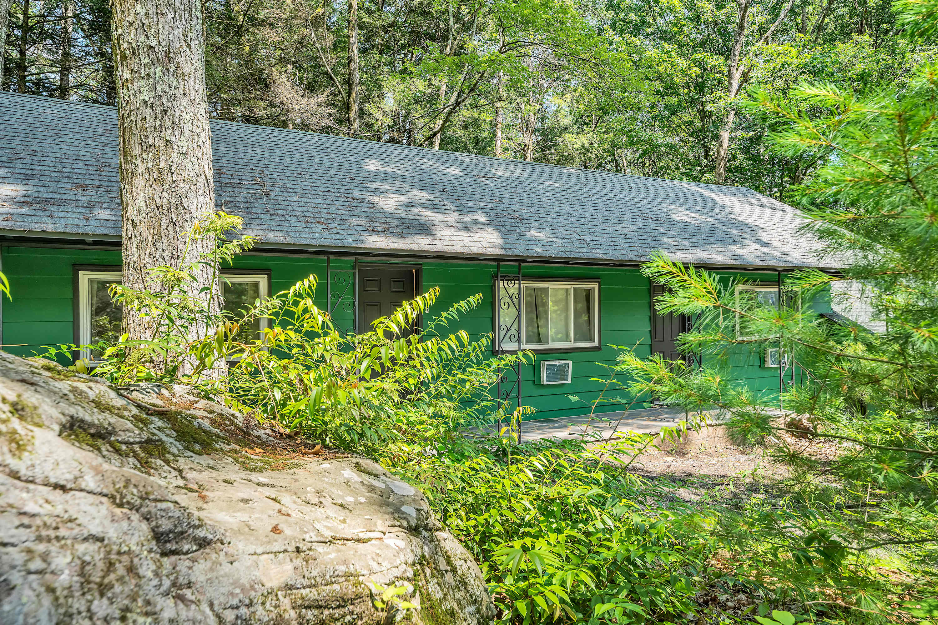 Cozy Poconos Retreat | Firepits | Pet Friendly