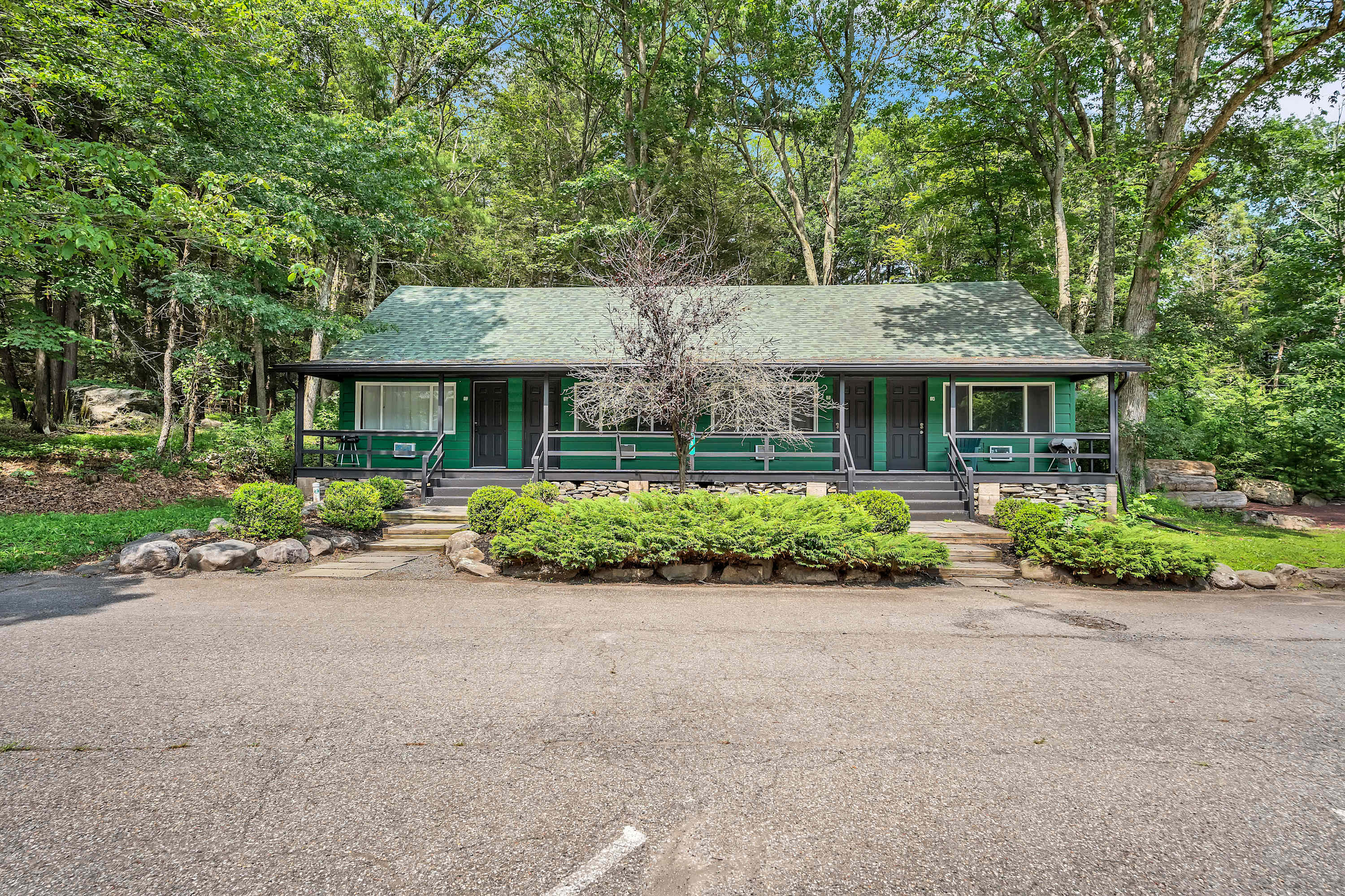 Vaulted Pine Pocono Modern | Firepits | Pickleball