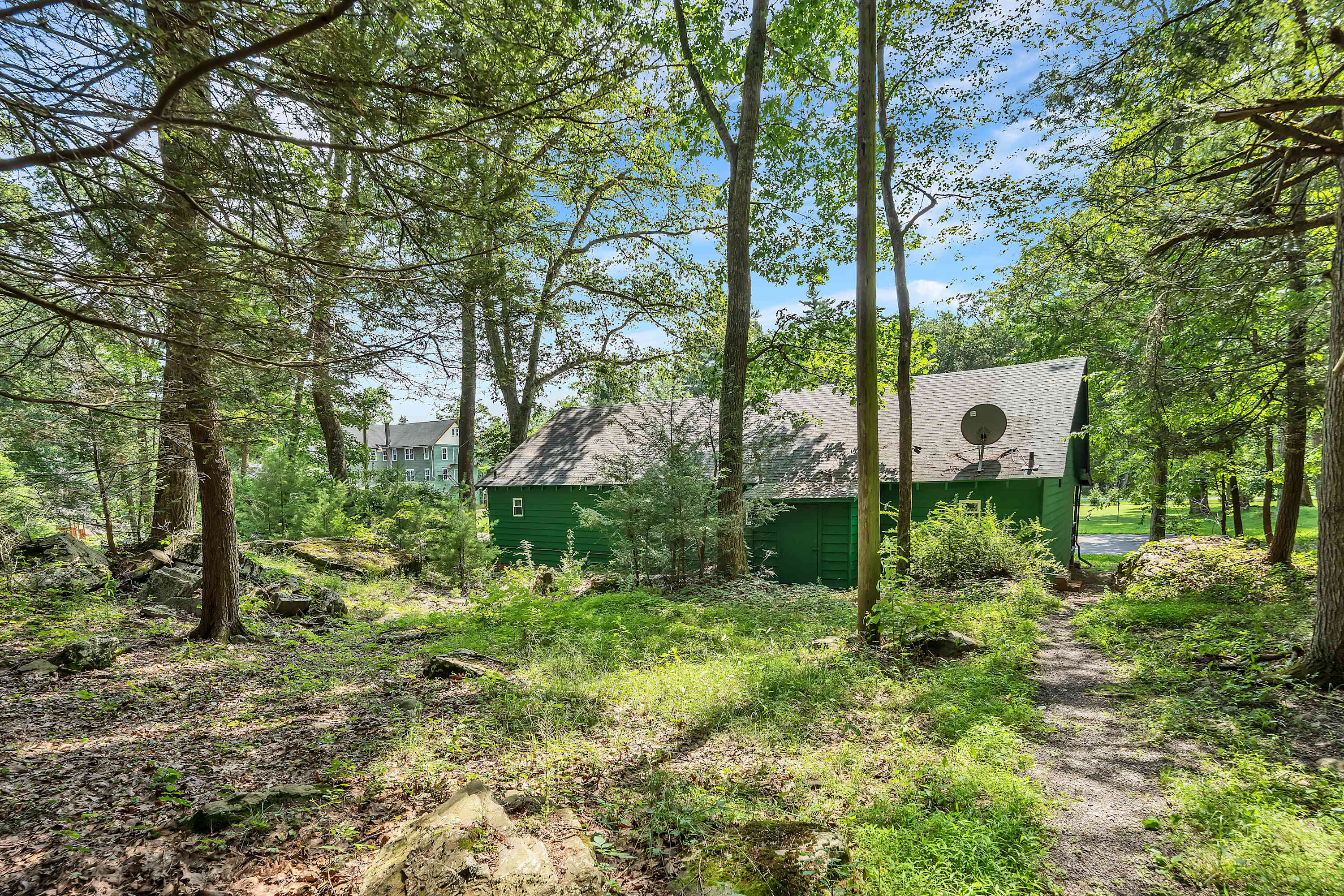Vaulted Pine Pocono Modern | Firepits | Pickleball