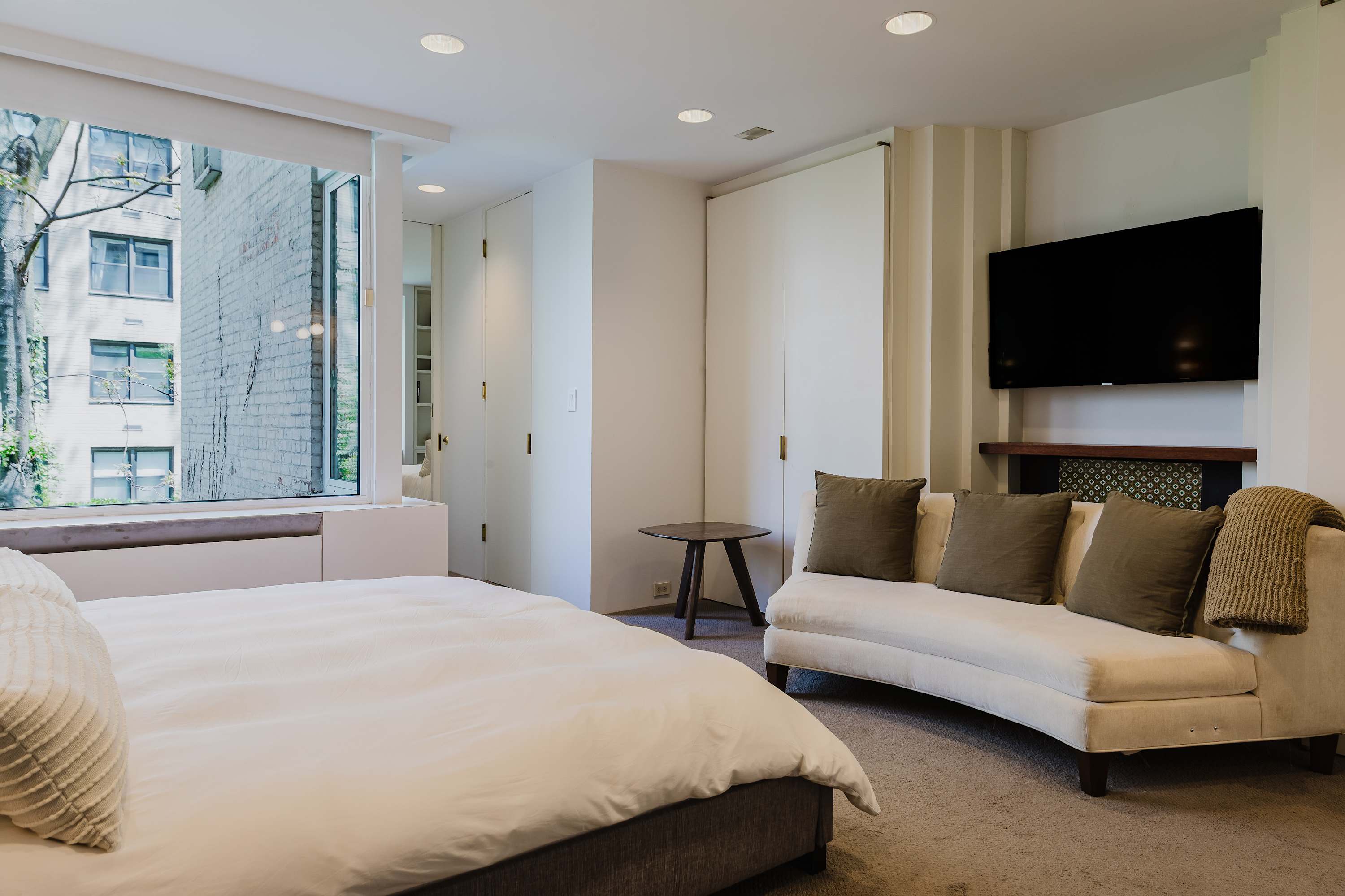 The Diplomat #1 - Boutique Designer Duplex — photo 13