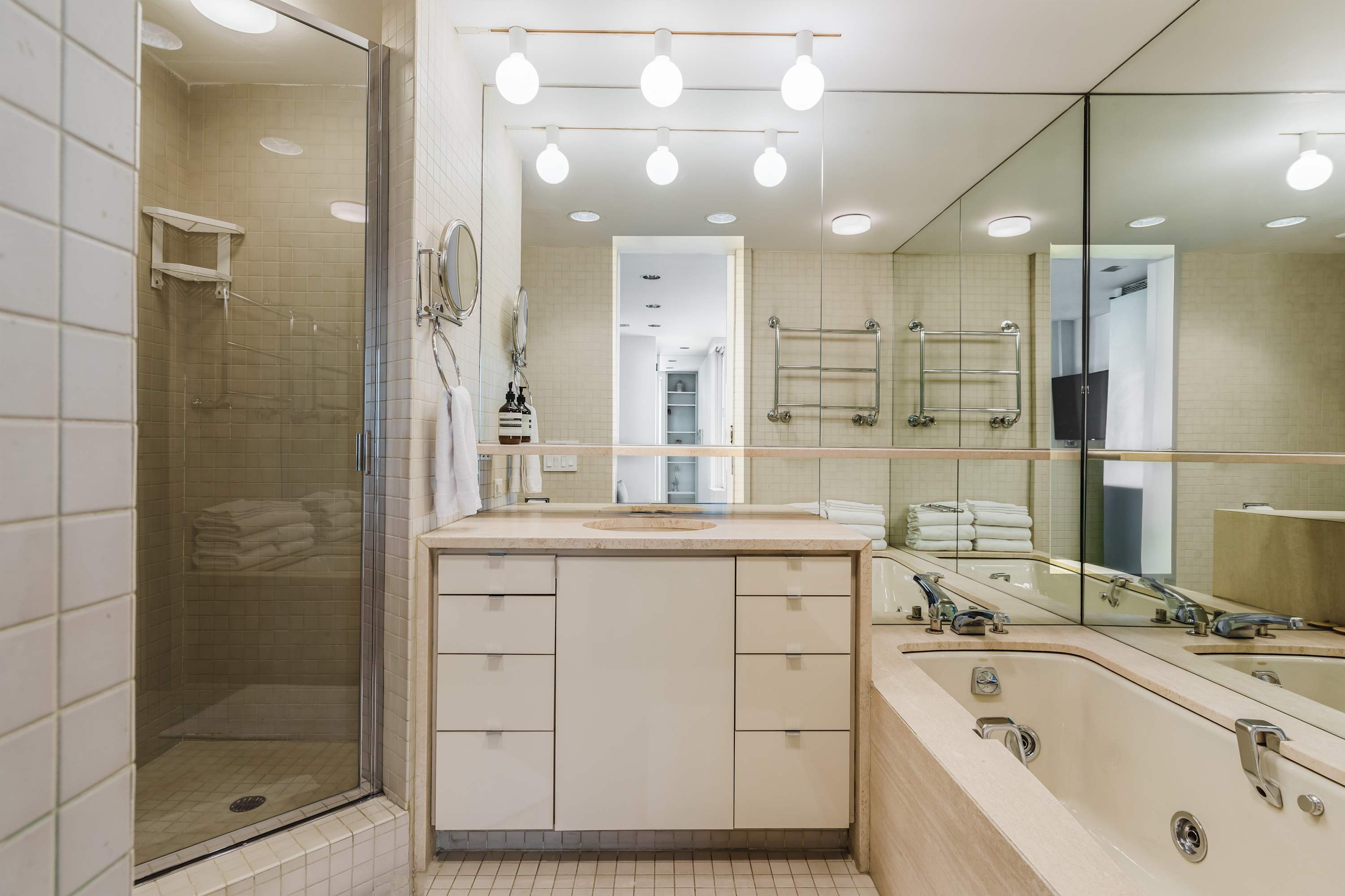 The Diplomat #1 - Boutique Designer Duplex — photo 22