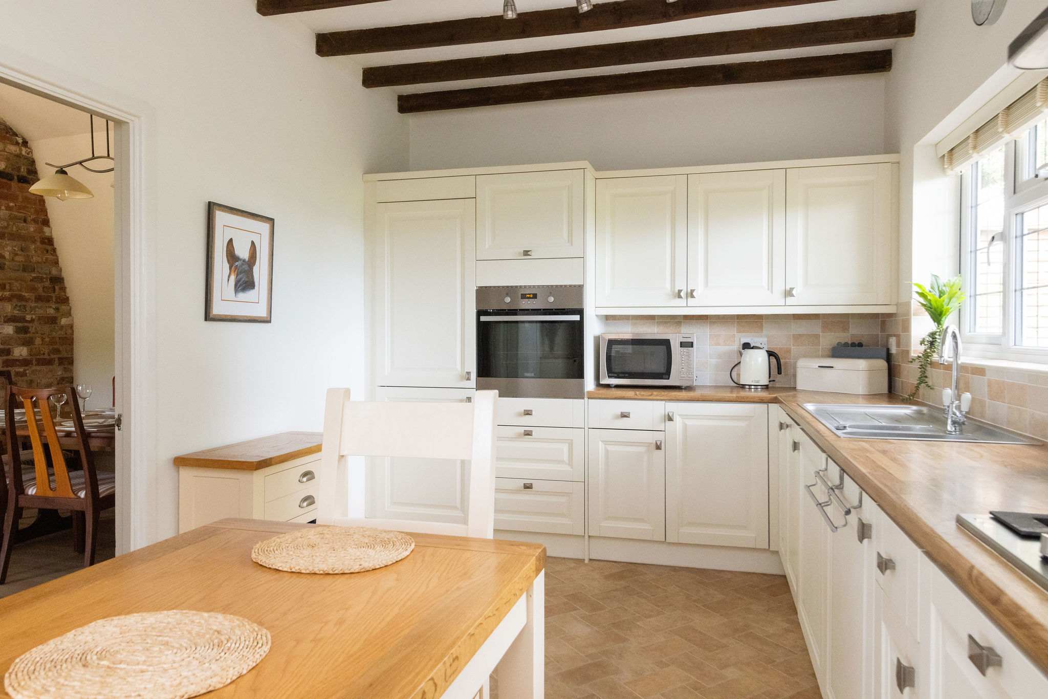 The cottage has a spacious and fully equipped kitchen, making mealtimes a breeze.