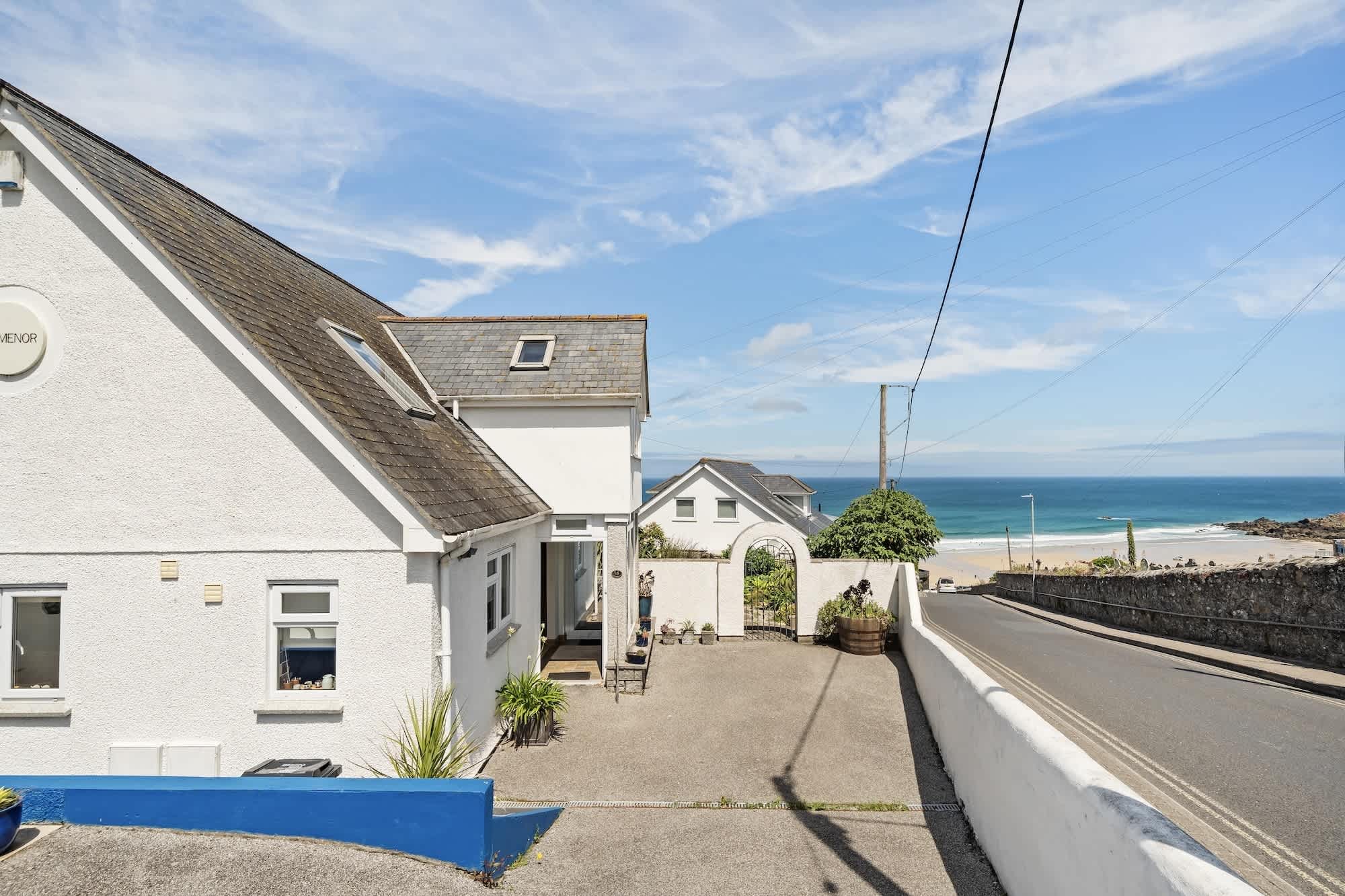 Spacious Home Overlooking Porthmeor Beach, Parking — St Ives, England — vacation rental