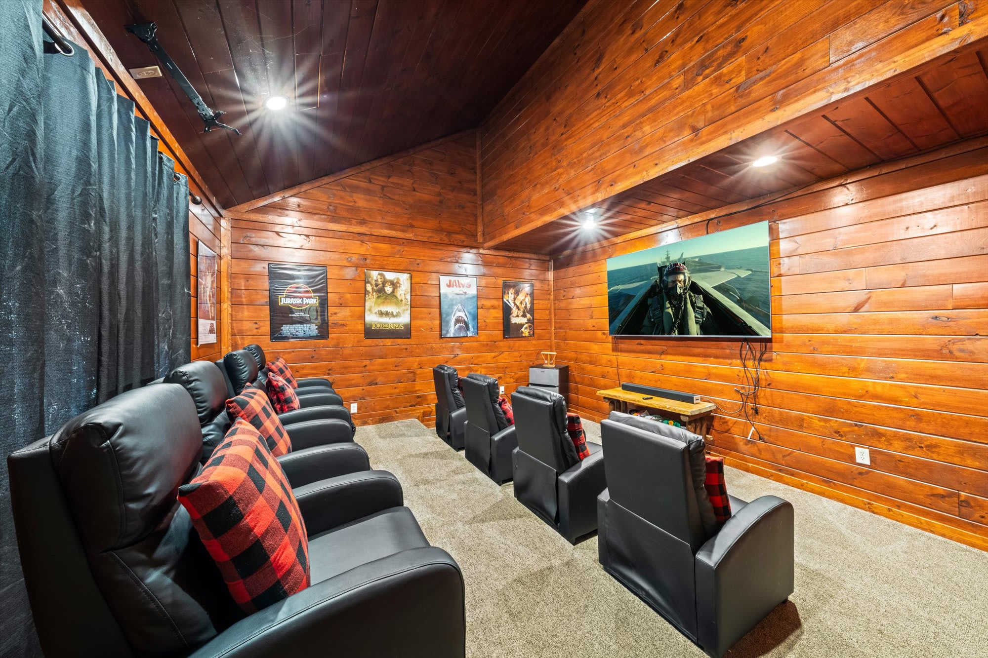 Indoor Heated Pool | Sleeps 18 | Hot Tub | Theatre 3