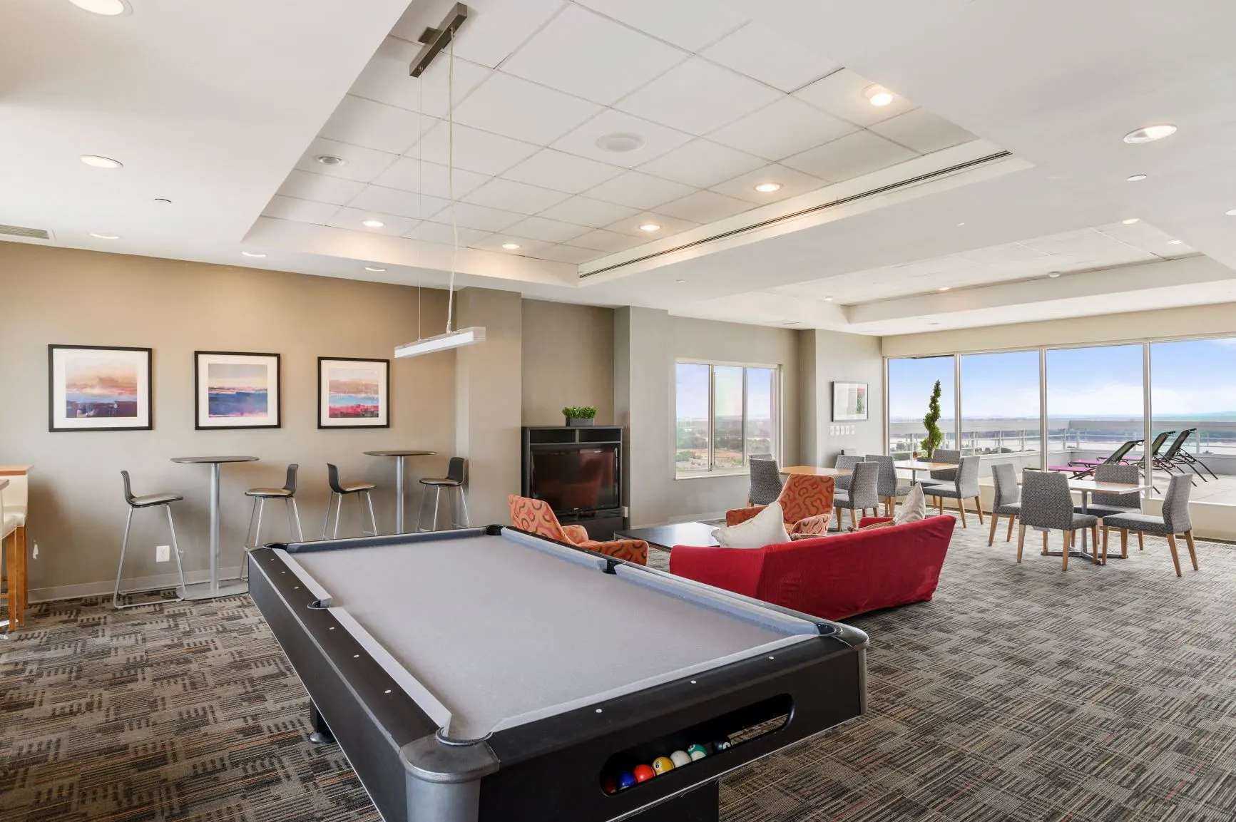 Comfortable Apt | Easy Access to D.C. | Gym