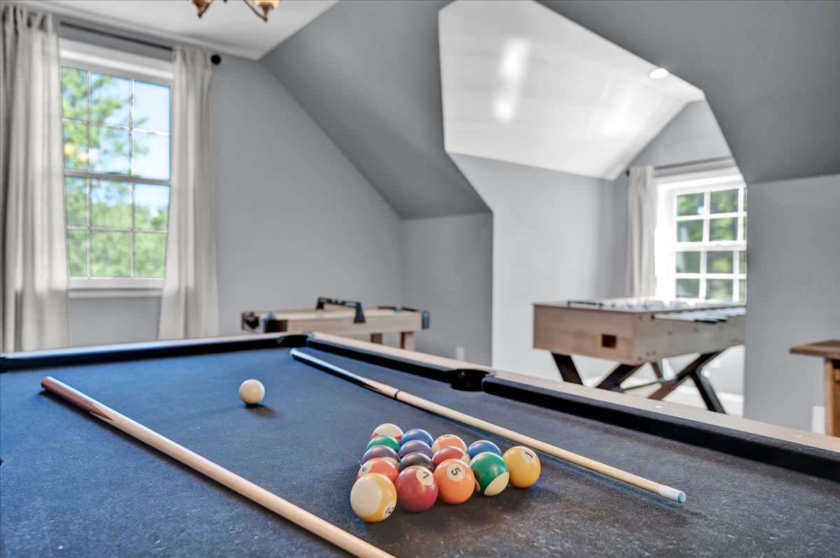 Professional Pool Table for Evening Entertainment