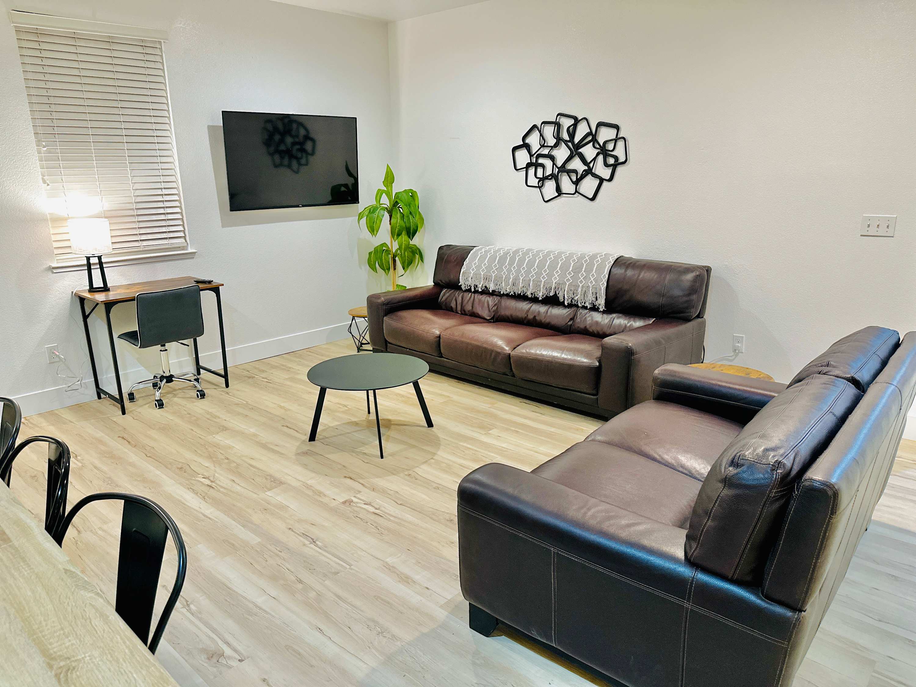 Beautifully Renovated | Single Story | Sleeps 16/ 5 TVs โ Tracy, CA โ vacation rental