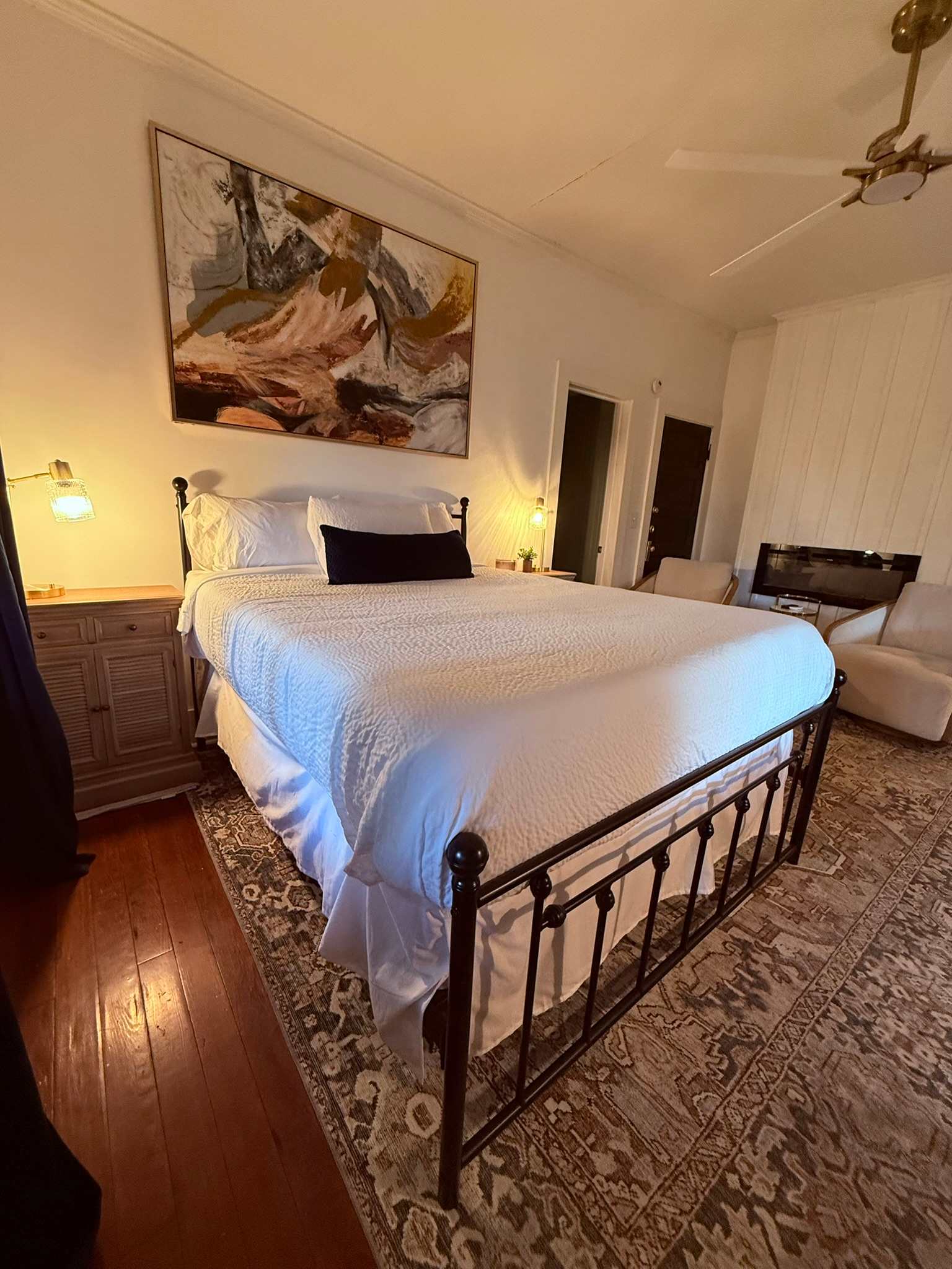 Peaceful Guest Suite with Microwave & Fridge