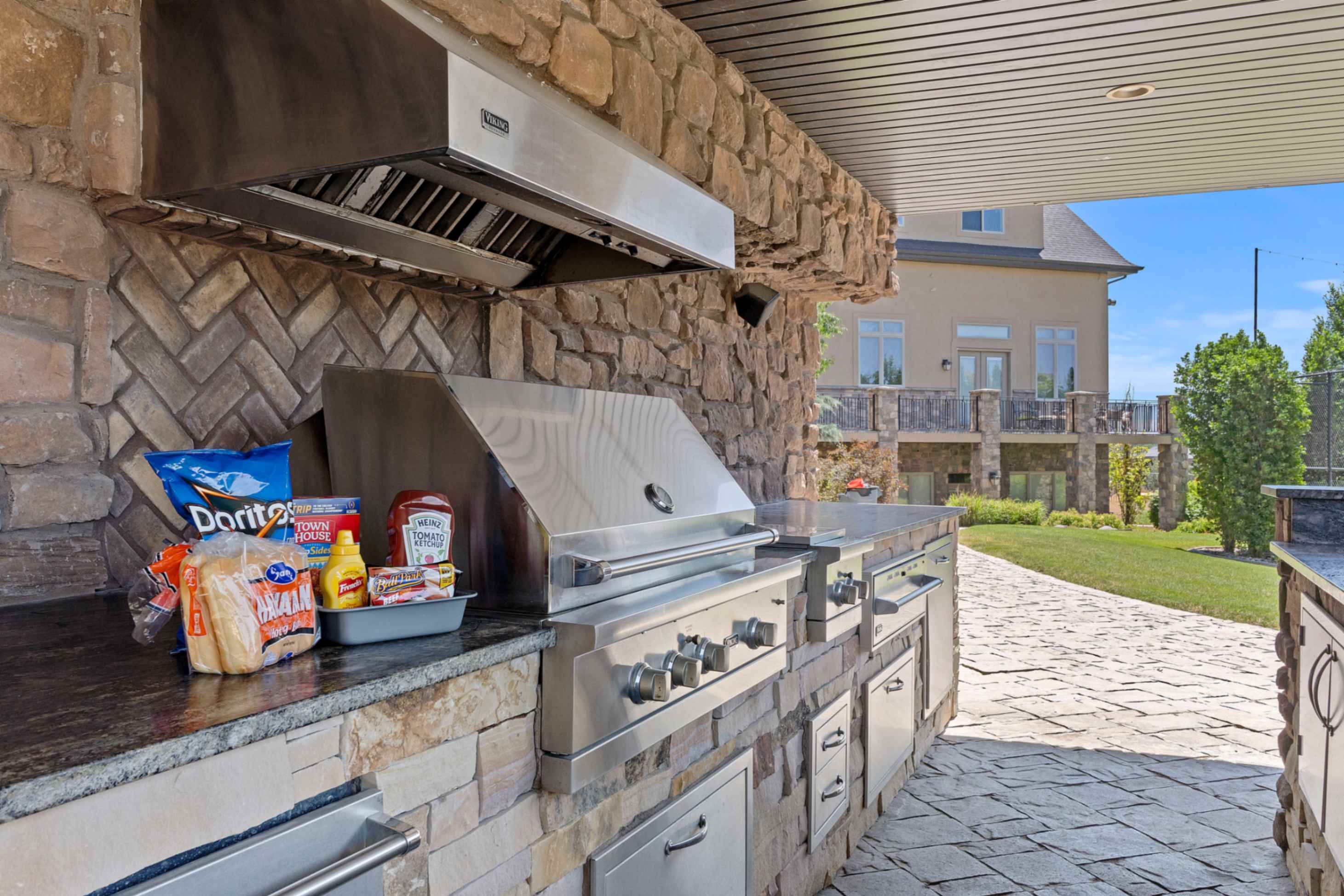 Spacious Outdoor Kitchen