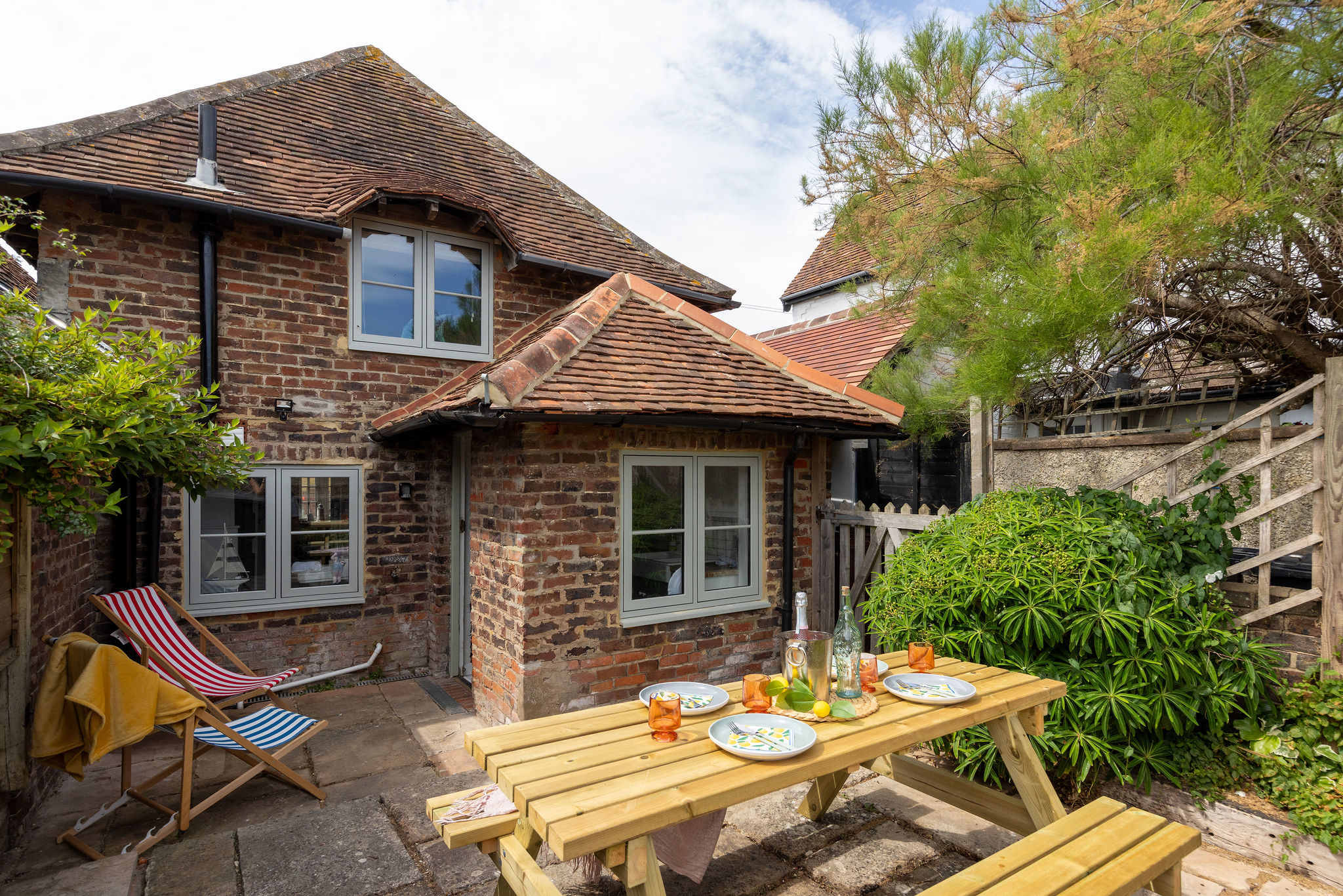 Cosy Character Cottage by the Sea