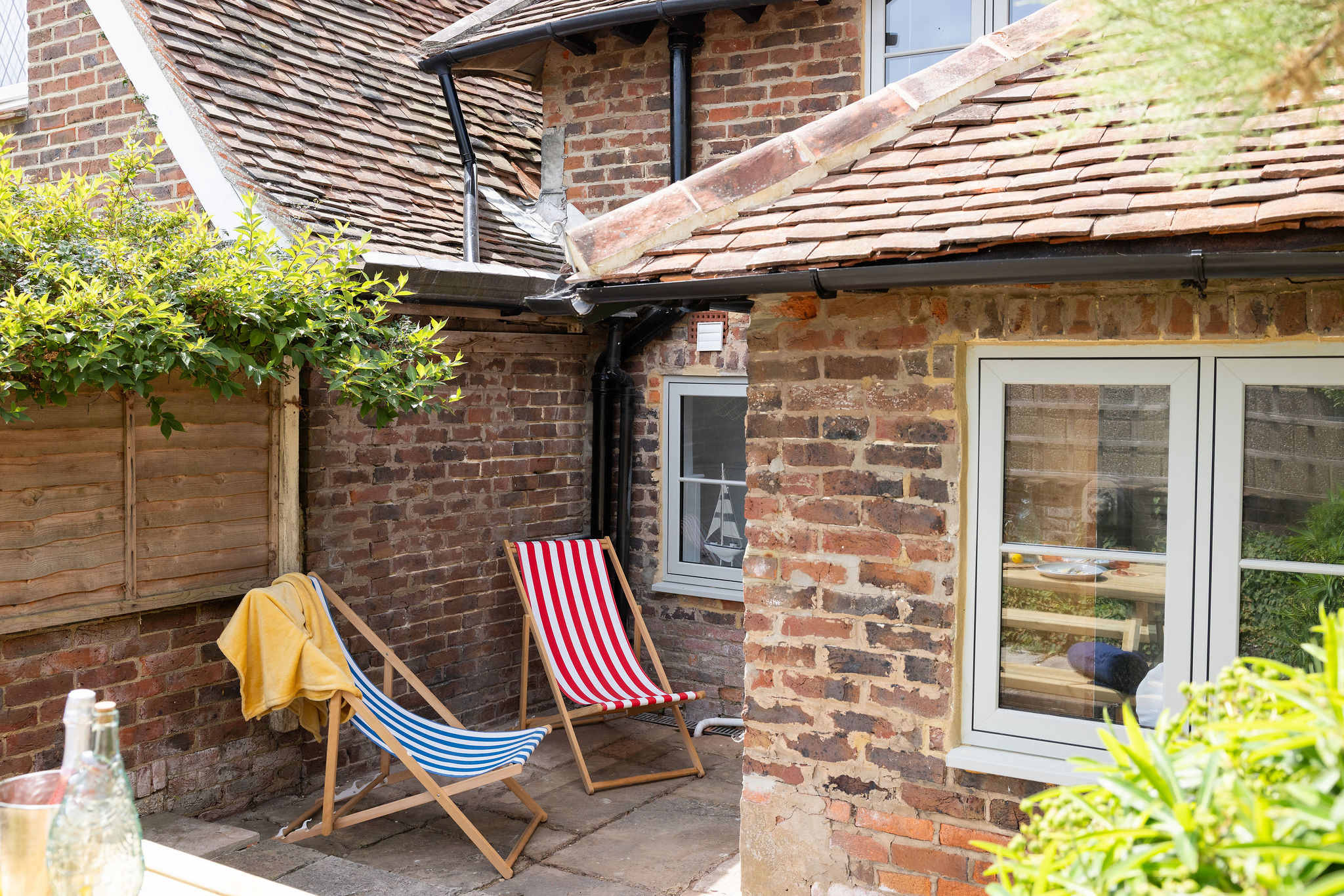 A private sunny courtyard is yours to enjoy!