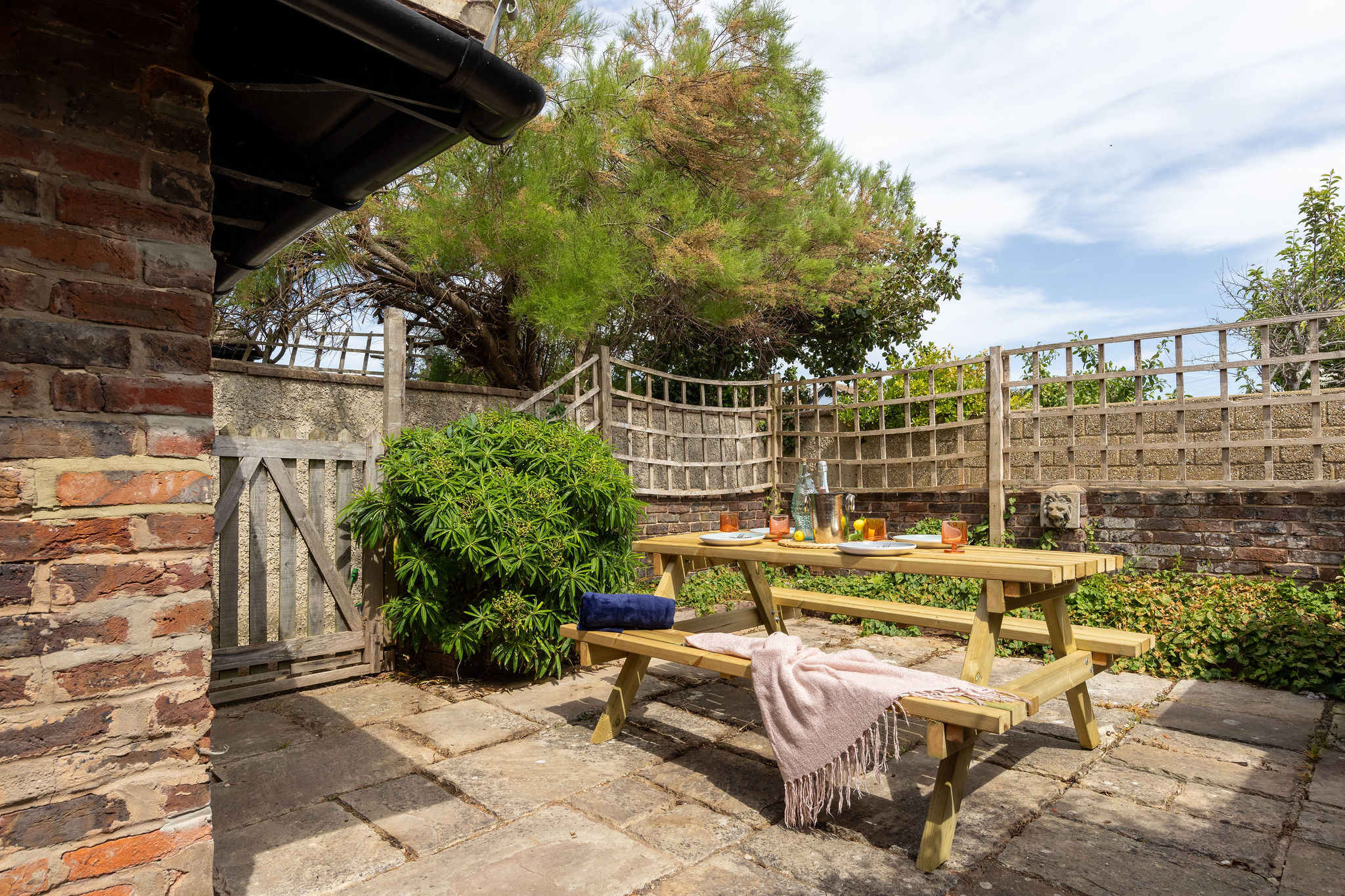 Head out the back to your own private courtyard for alfresco dining and relaxing evenings.