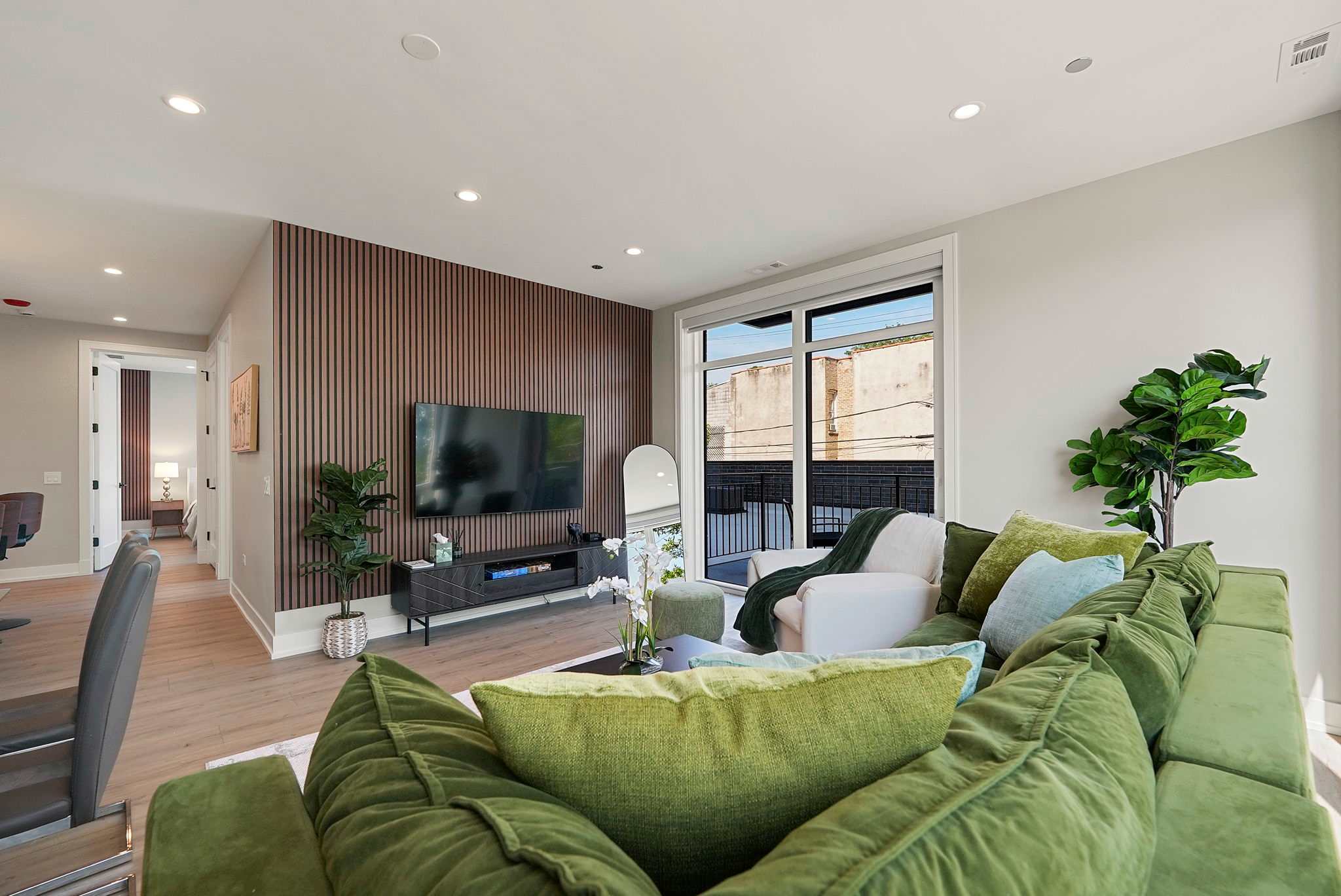 Stylish 2-Bedroom Retreat in Chicago with Parking — Chicago, IL — vacation rental