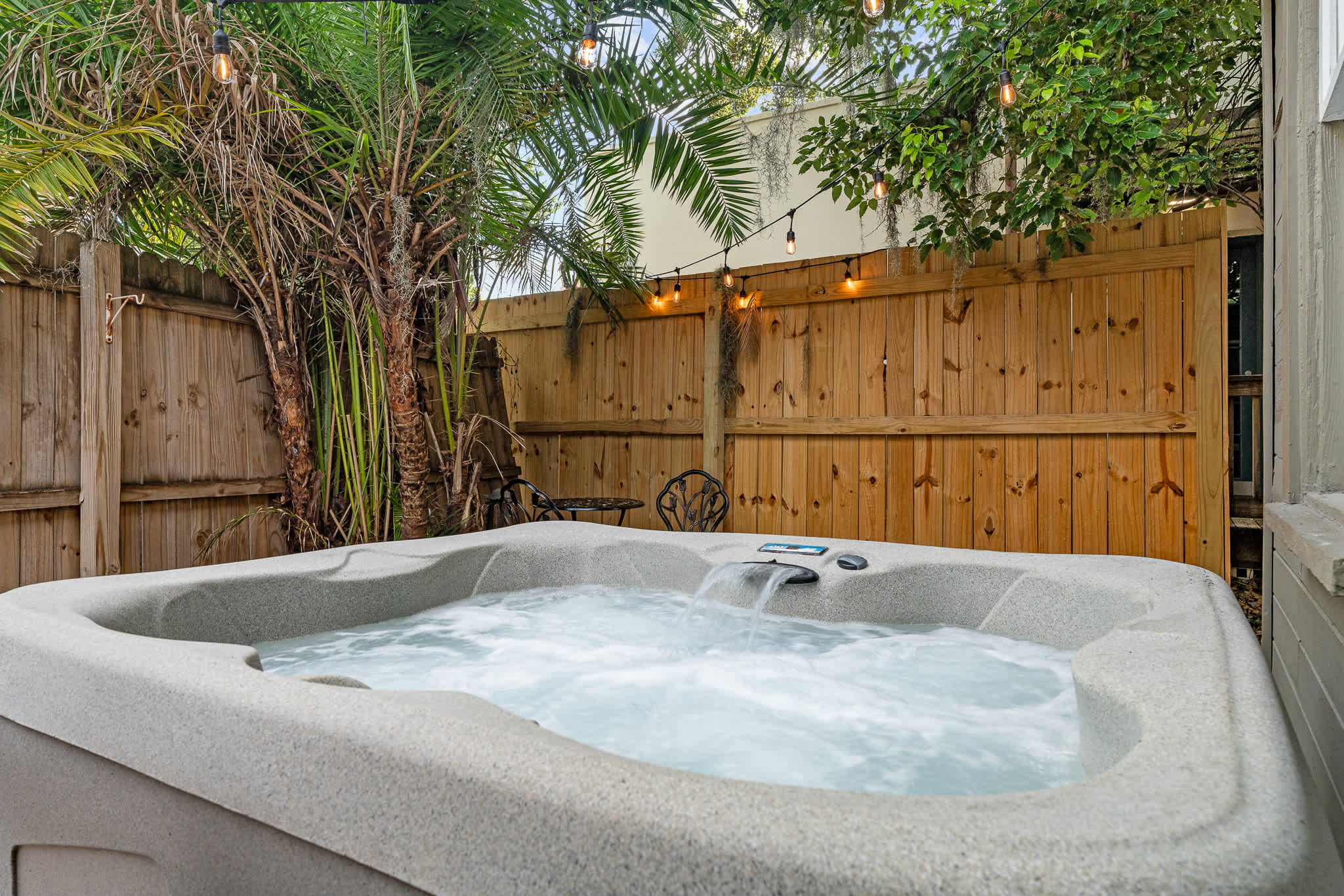 Courtyard Flat | City Center | Hot Tub — photo 18
