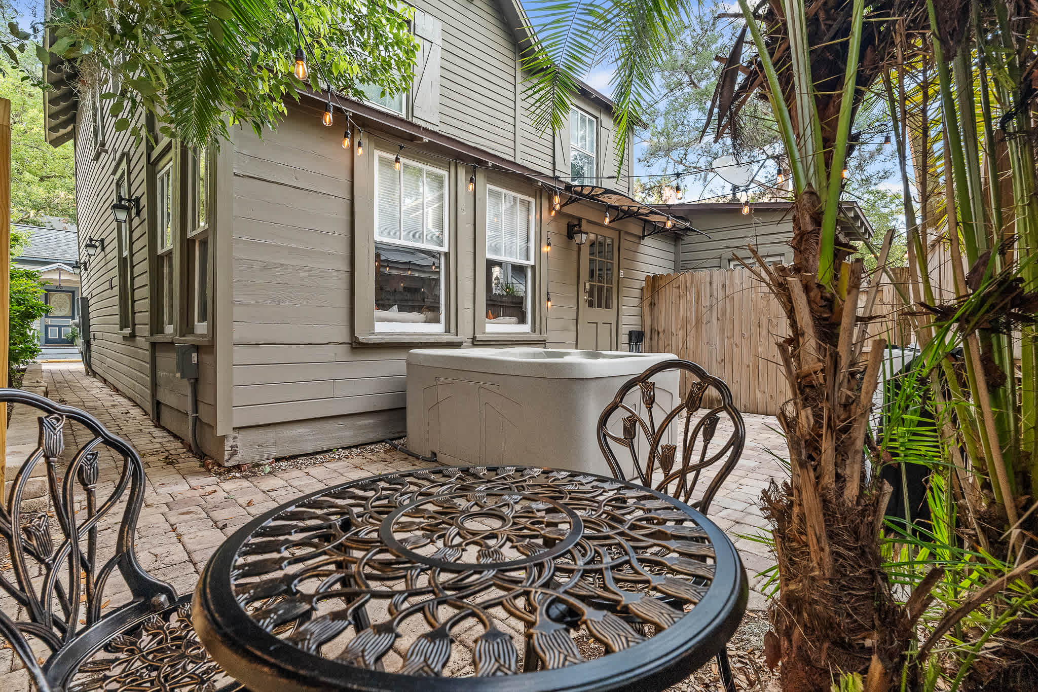 Courtyard Flat | City Center | Hot Tub — photo 20
