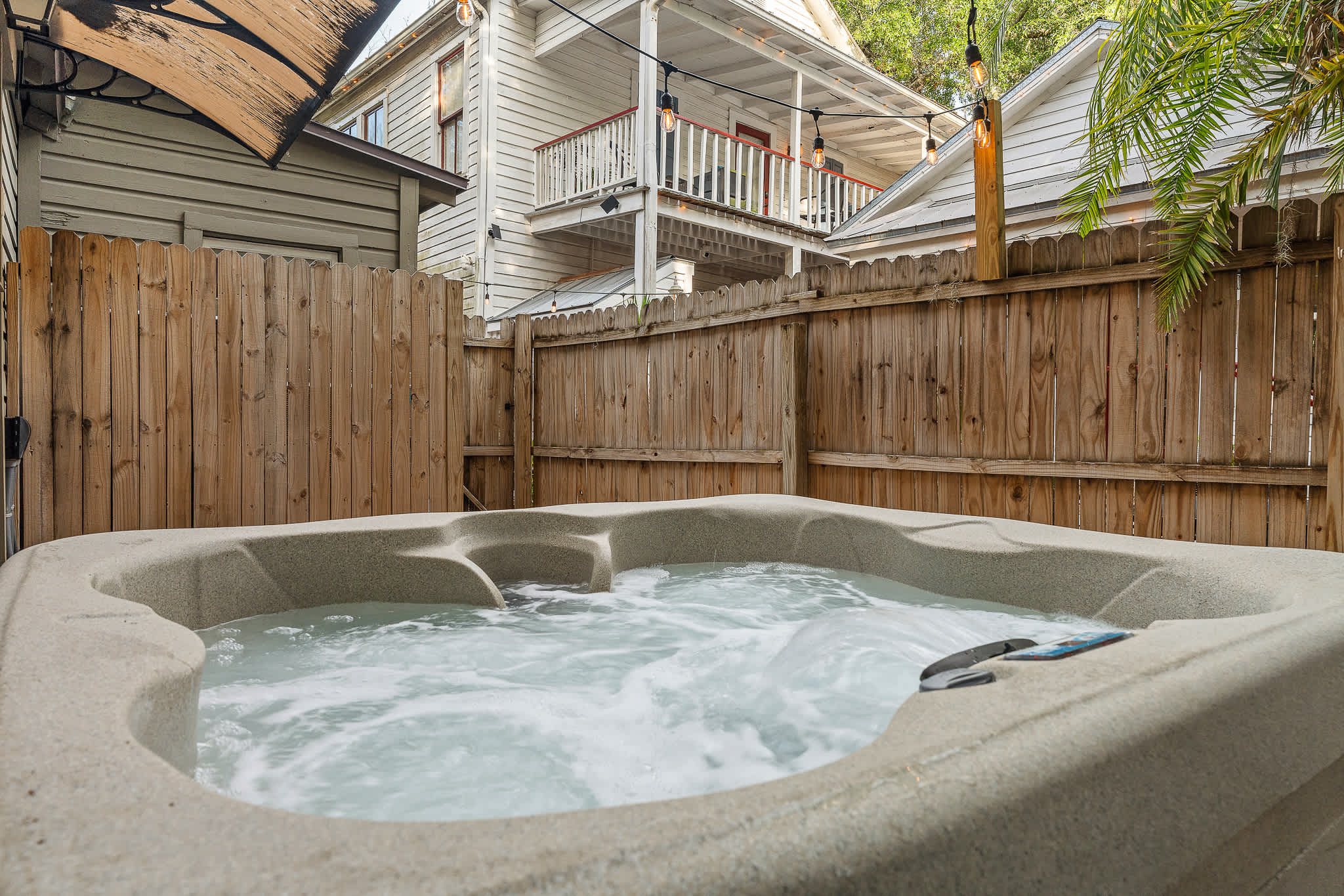 Courtyard Flat | City Center | Hot Tub — photo 19