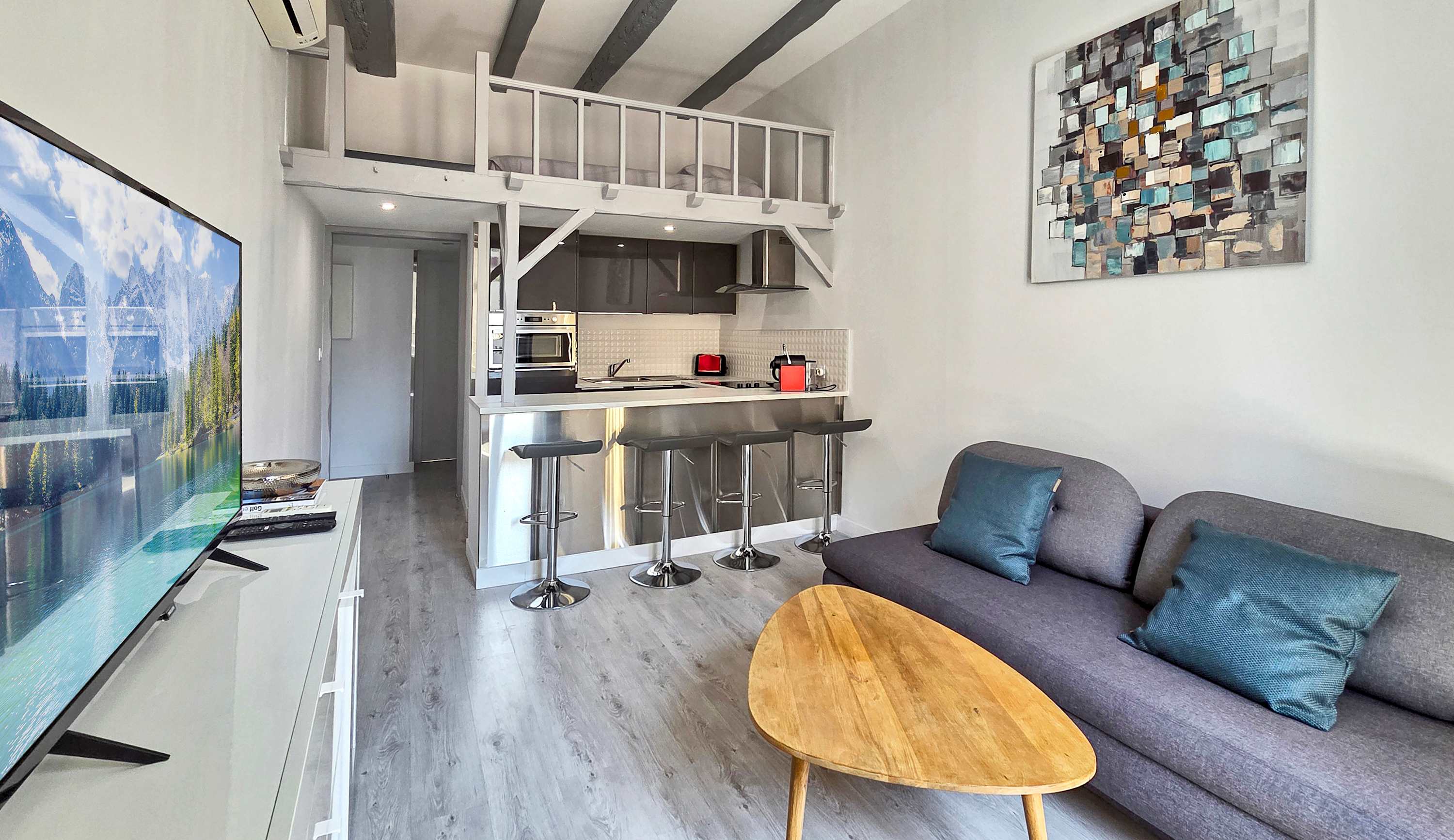 LX154 Loft renove, lumineux - plein centre Cannes — Cannes, Provence-Alpes-Côte d'Azur — vacation rental