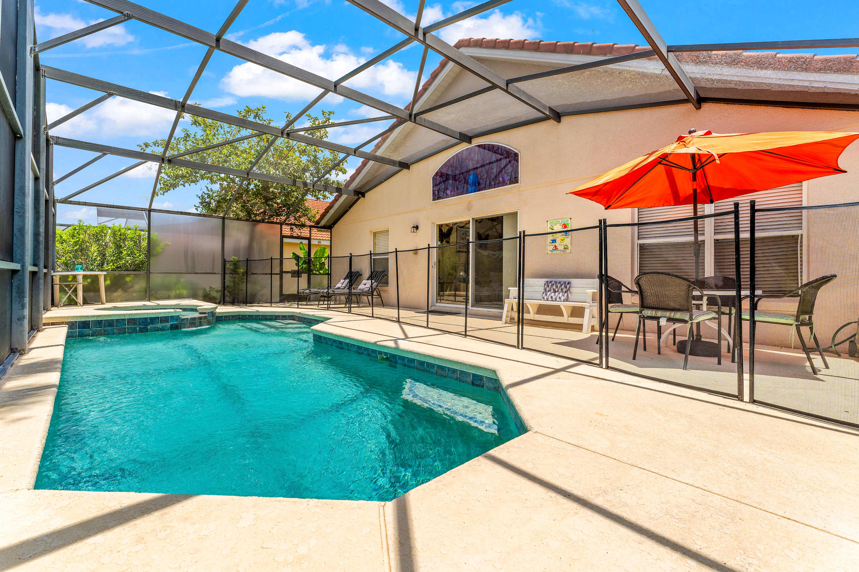 Tropical Oasis on Hypolita