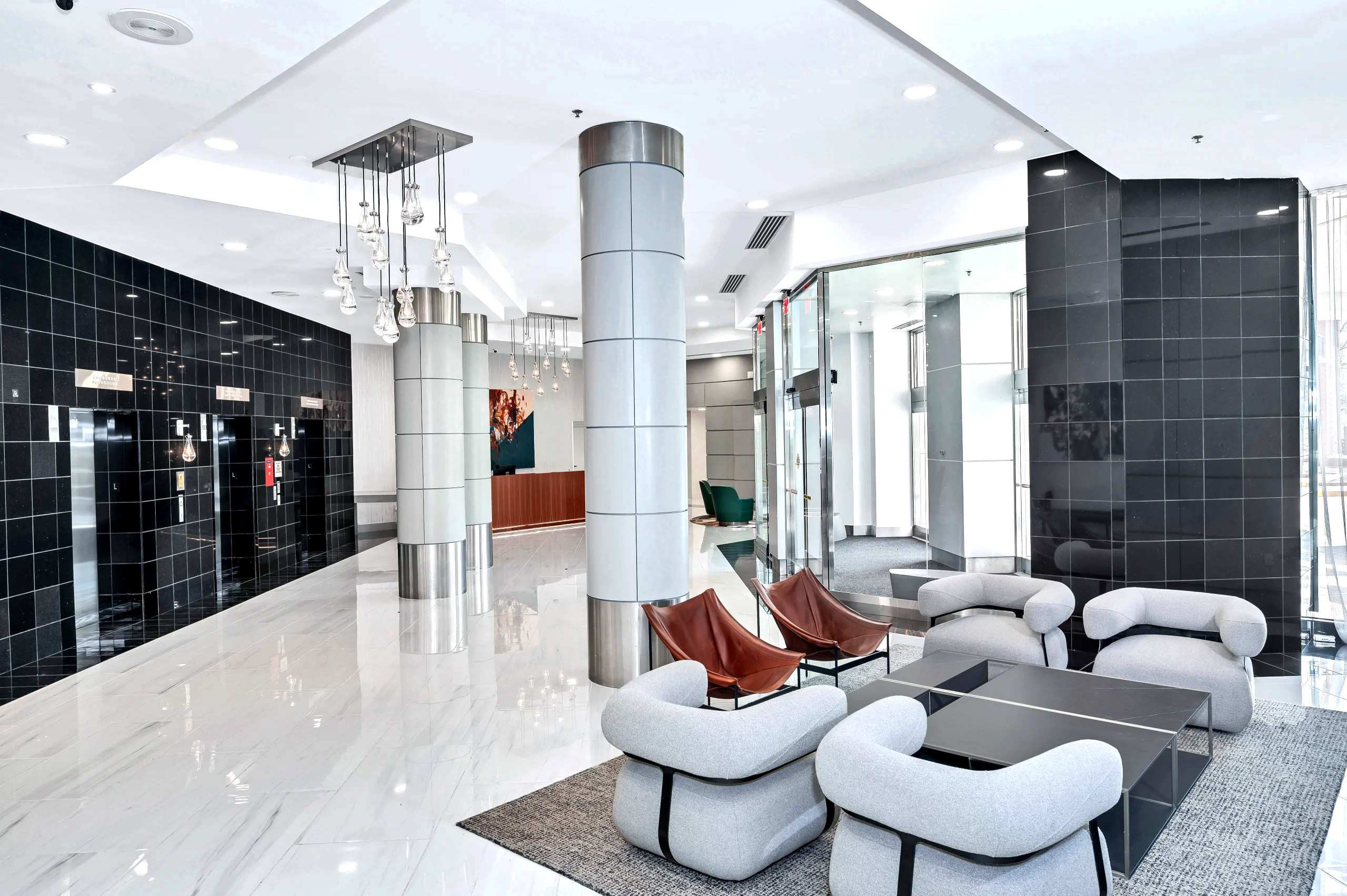 Perfectly Located Apt - Steps to Metro & More