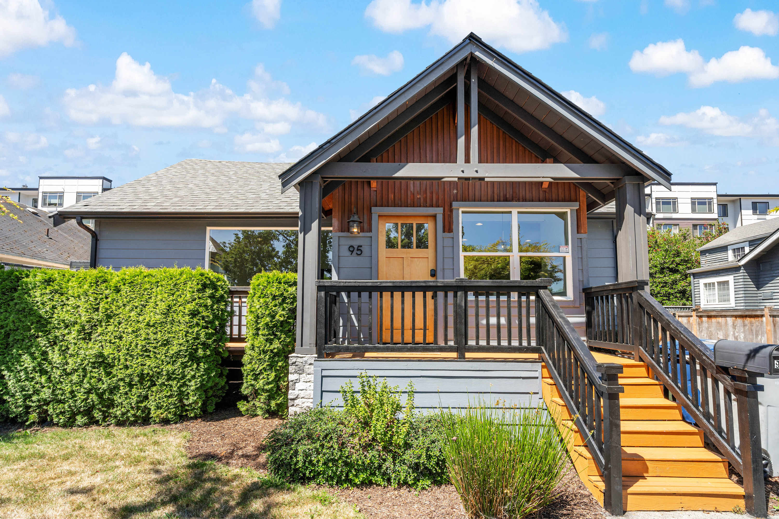 Modern 2BR in DT Renton, 3 AC, WS 95, Shop&Parks