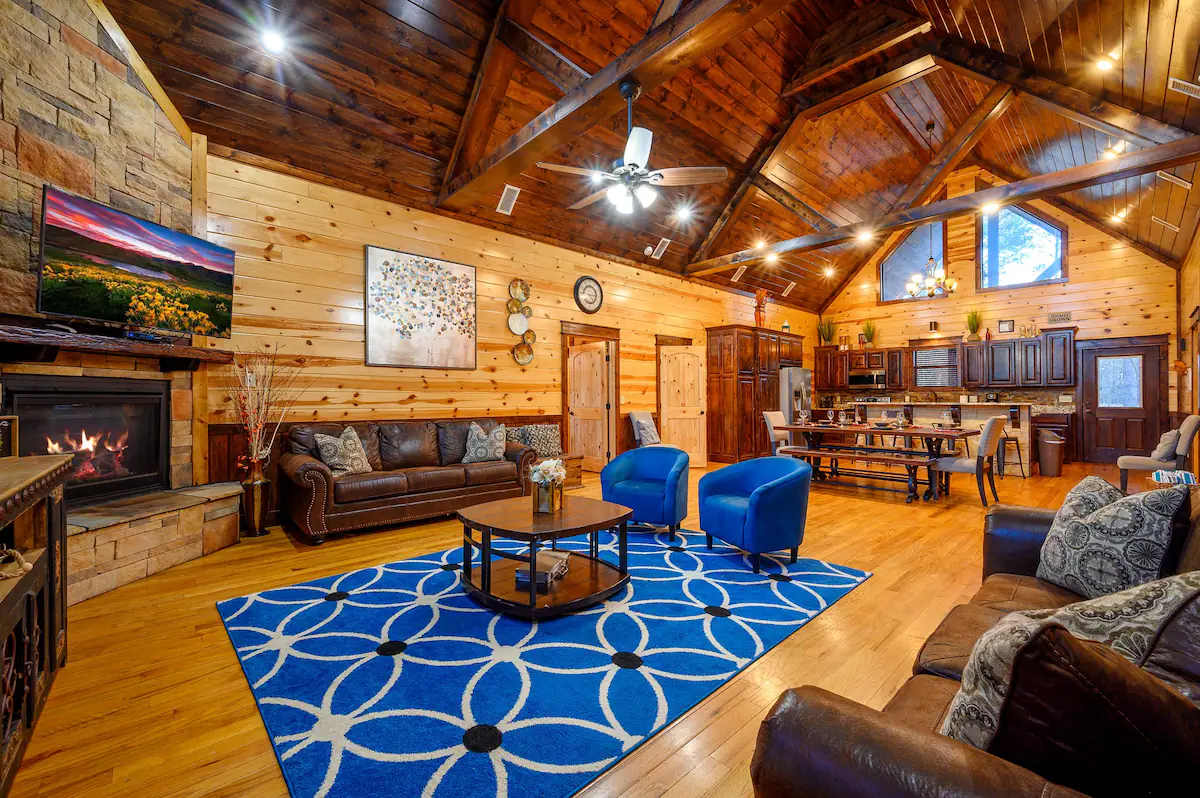 The Great Escape! 4BR w Game Room - Hot Tub - Sleeps 12