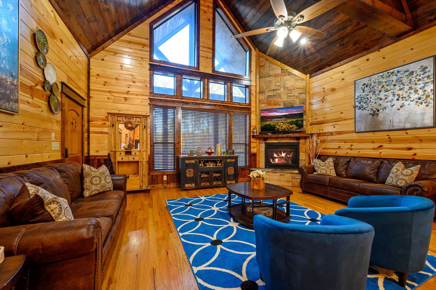 The Great Escape! 4BR w Game Room - Hot Tub - Sleeps 12