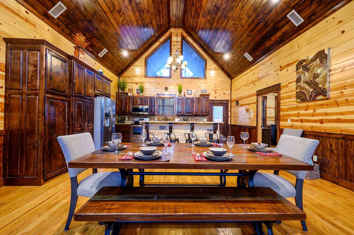 The Great Escape! 4BR w Game Room - Hot Tub - Sleeps 12