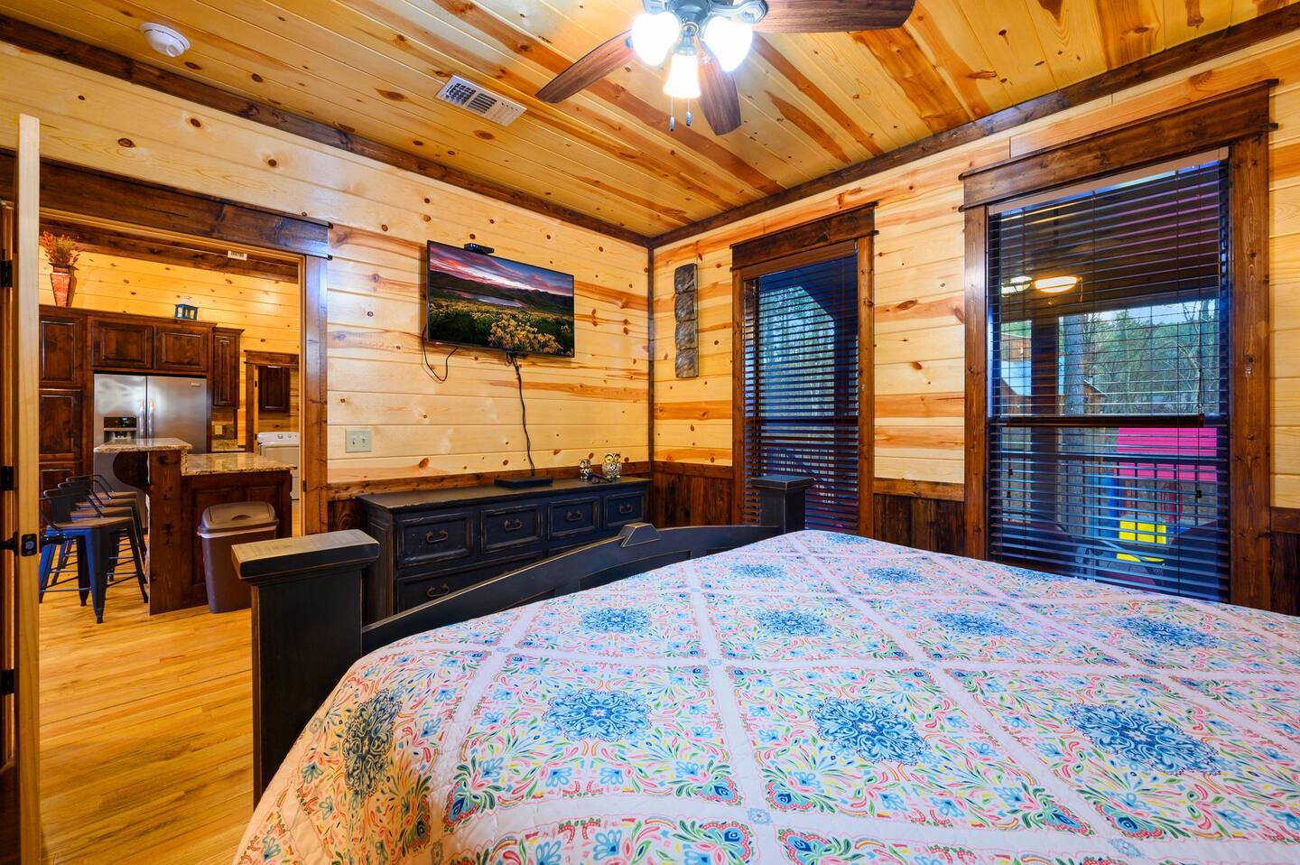 The Great Escape! 4BR w Game Room - Hot Tub - Sleeps 12