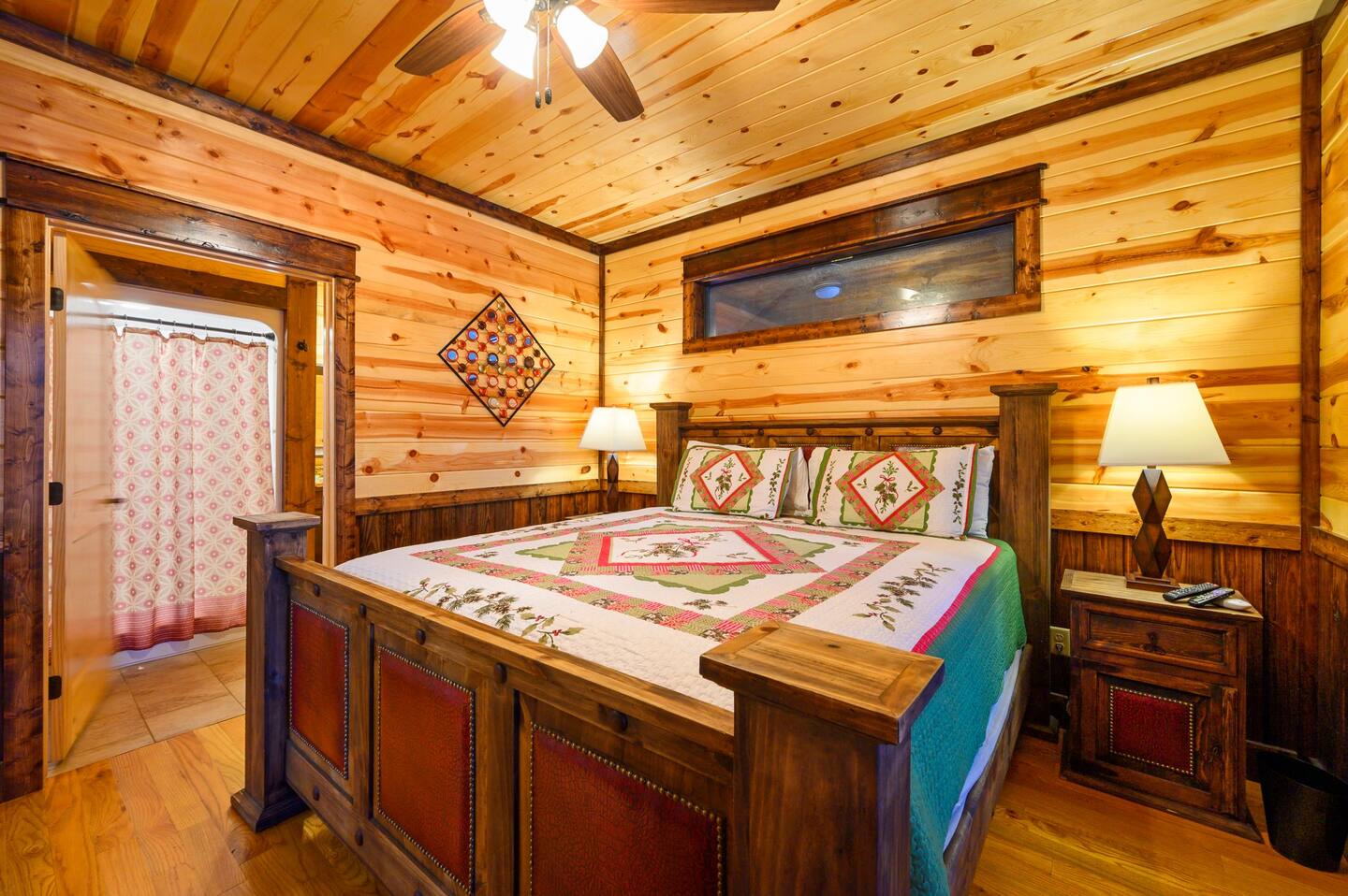 The Great Escape! 4BR w Game Room - Hot Tub - Sleeps 12