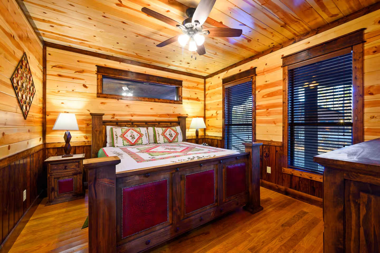 The Great Escape! 4BR w Game Room - Hot Tub - Sleeps 12