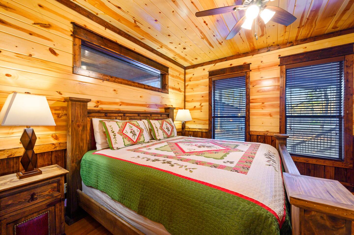 The Great Escape! 4BR w Game Room - Hot Tub - Sleeps 12