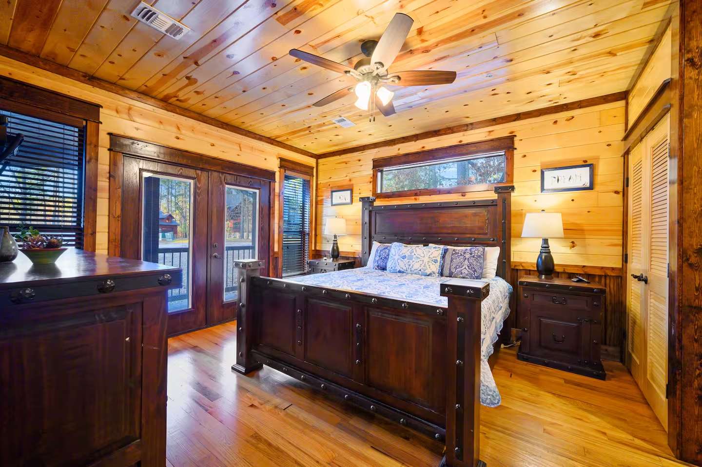 The Great Escape! 4BR w Game Room - Hot Tub - Sleeps 12