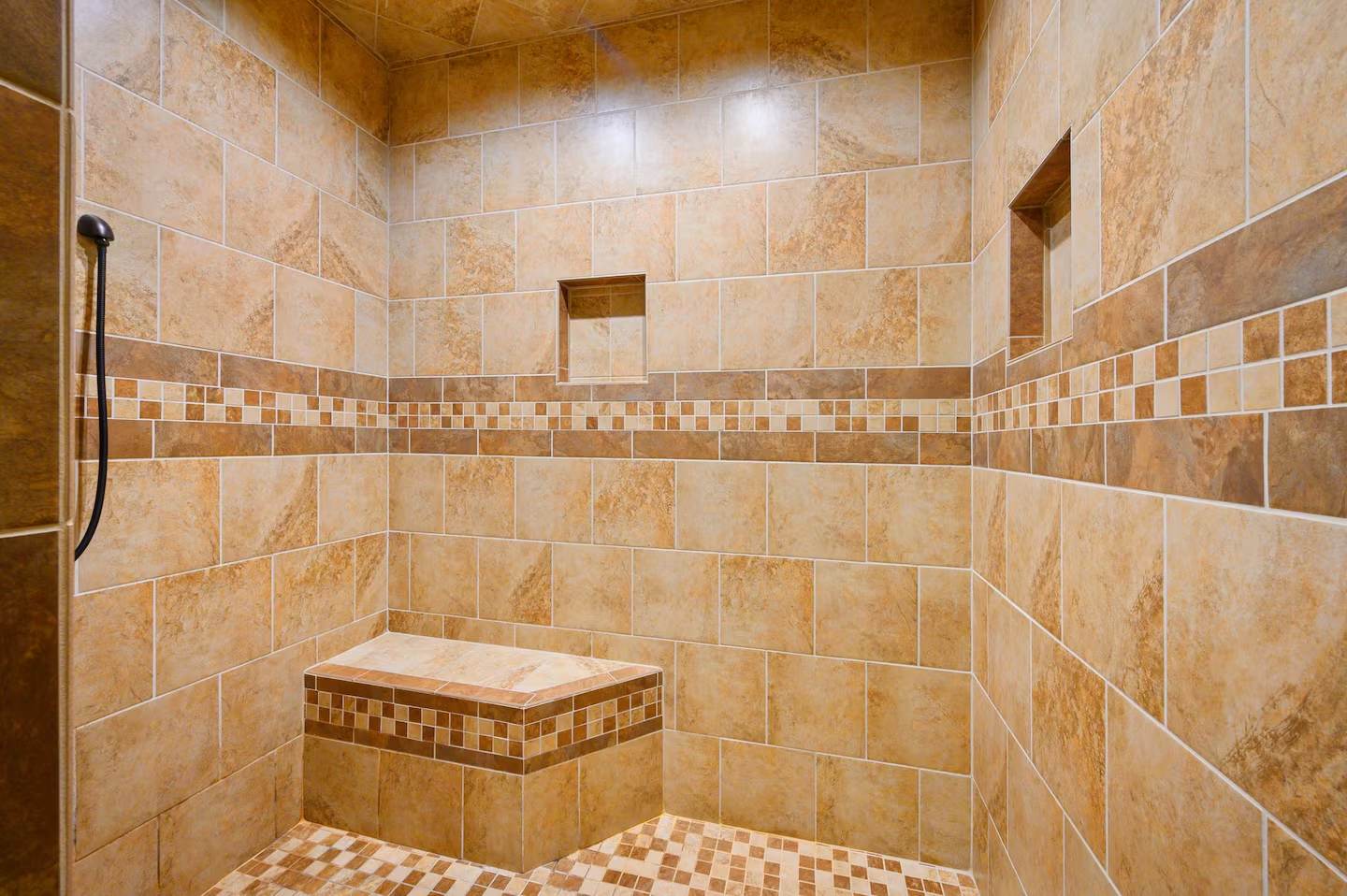 The Great Escape! 4BR w Game Room - Hot Tub - Sleeps 12