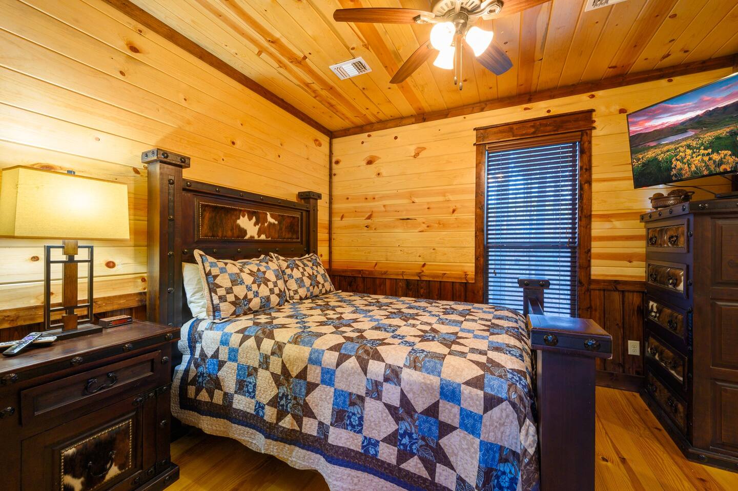 The Great Escape! 4BR w Game Room - Hot Tub - Sleeps 12
