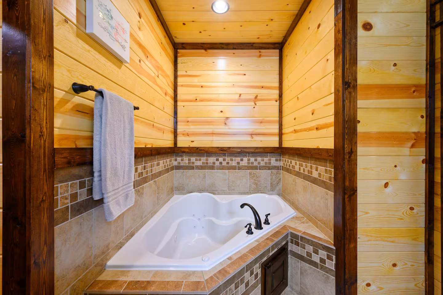 The Great Escape! 4BR w Game Room - Hot Tub - Sleeps 12