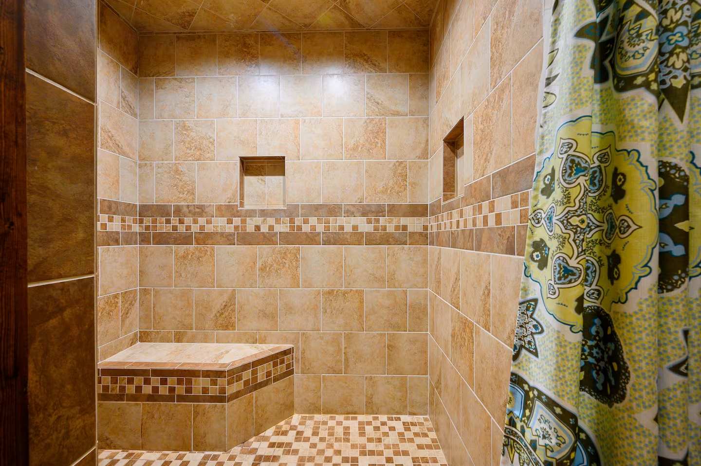 The Great Escape! 4BR w Game Room - Hot Tub - Sleeps 12