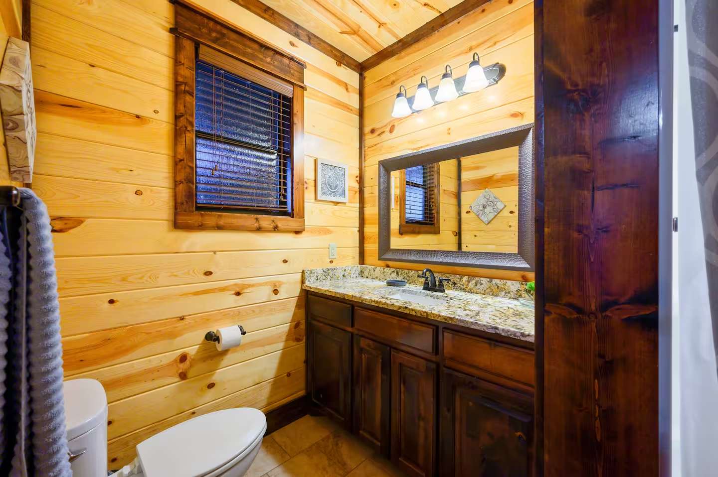 The Great Escape! 4BR w Game Room - Hot Tub - Sleeps 12