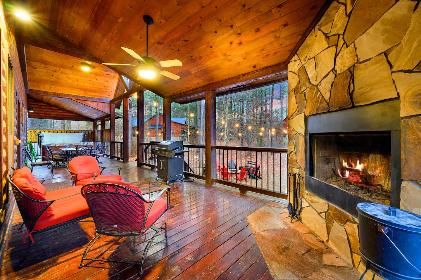 The Great Escape! 4BR w Game Room - Hot Tub - Sleeps 12