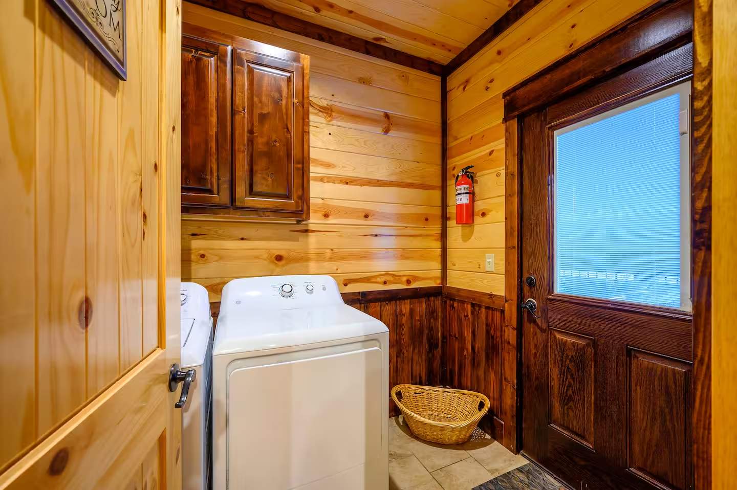The Great Escape! 4BR w Game Room - Hot Tub - Sleeps 12