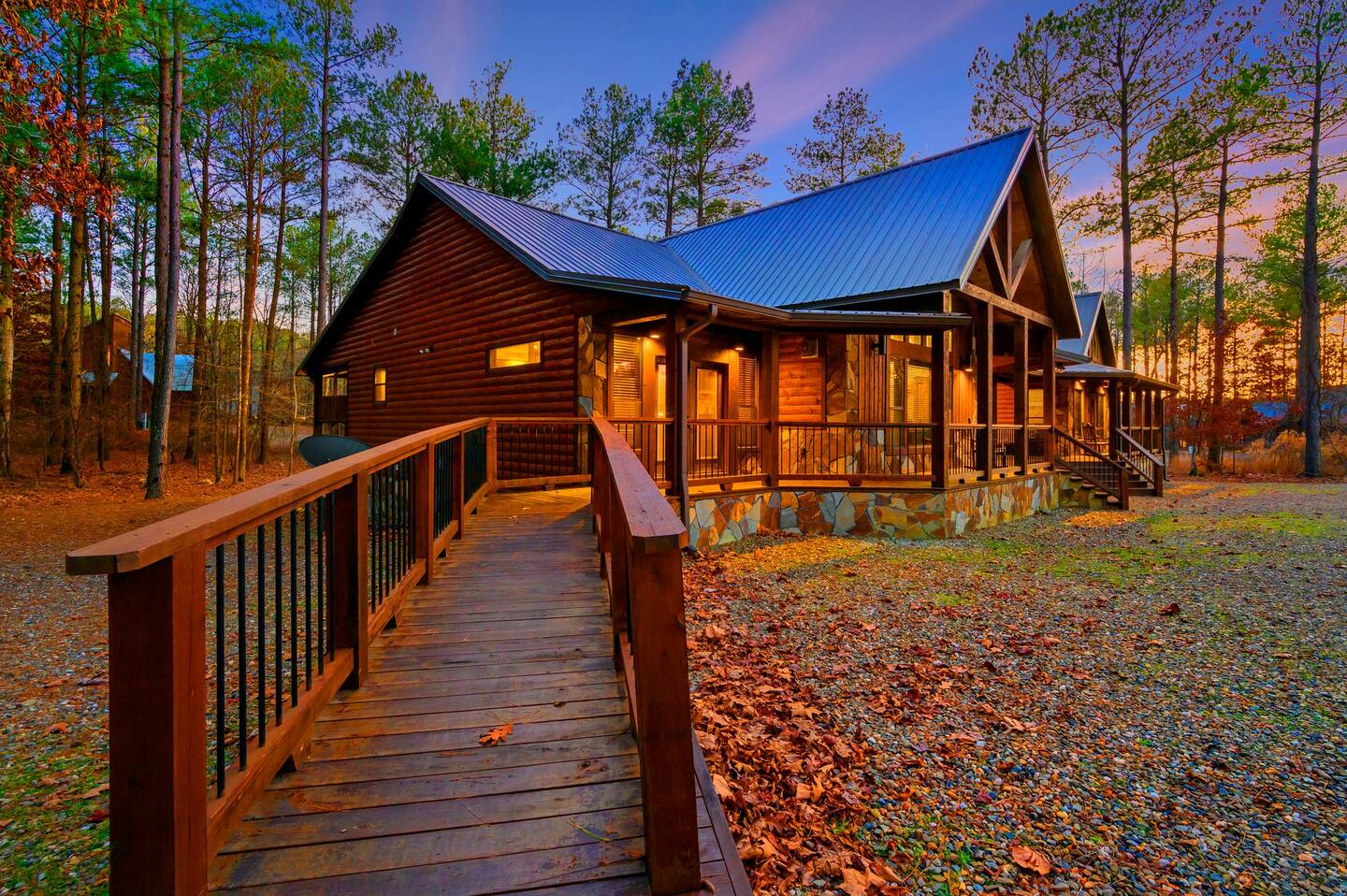 The Great Escape! 4BR w Game Room - Hot Tub - Sleeps 12