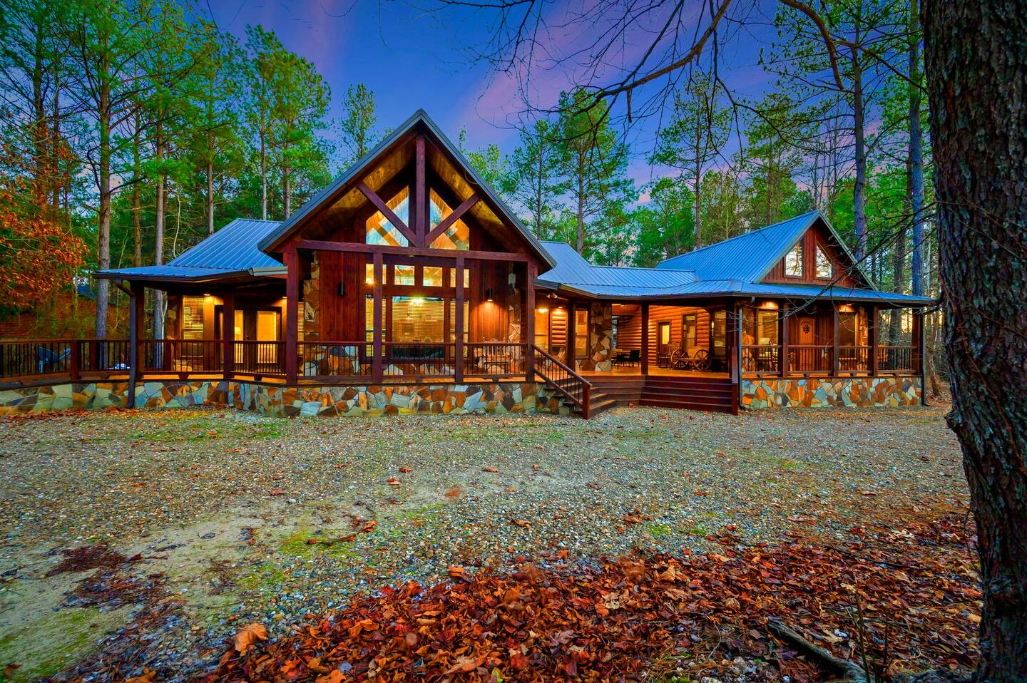 The Great Escape! 4BR w Game Room - Hot Tub - Sleeps 12